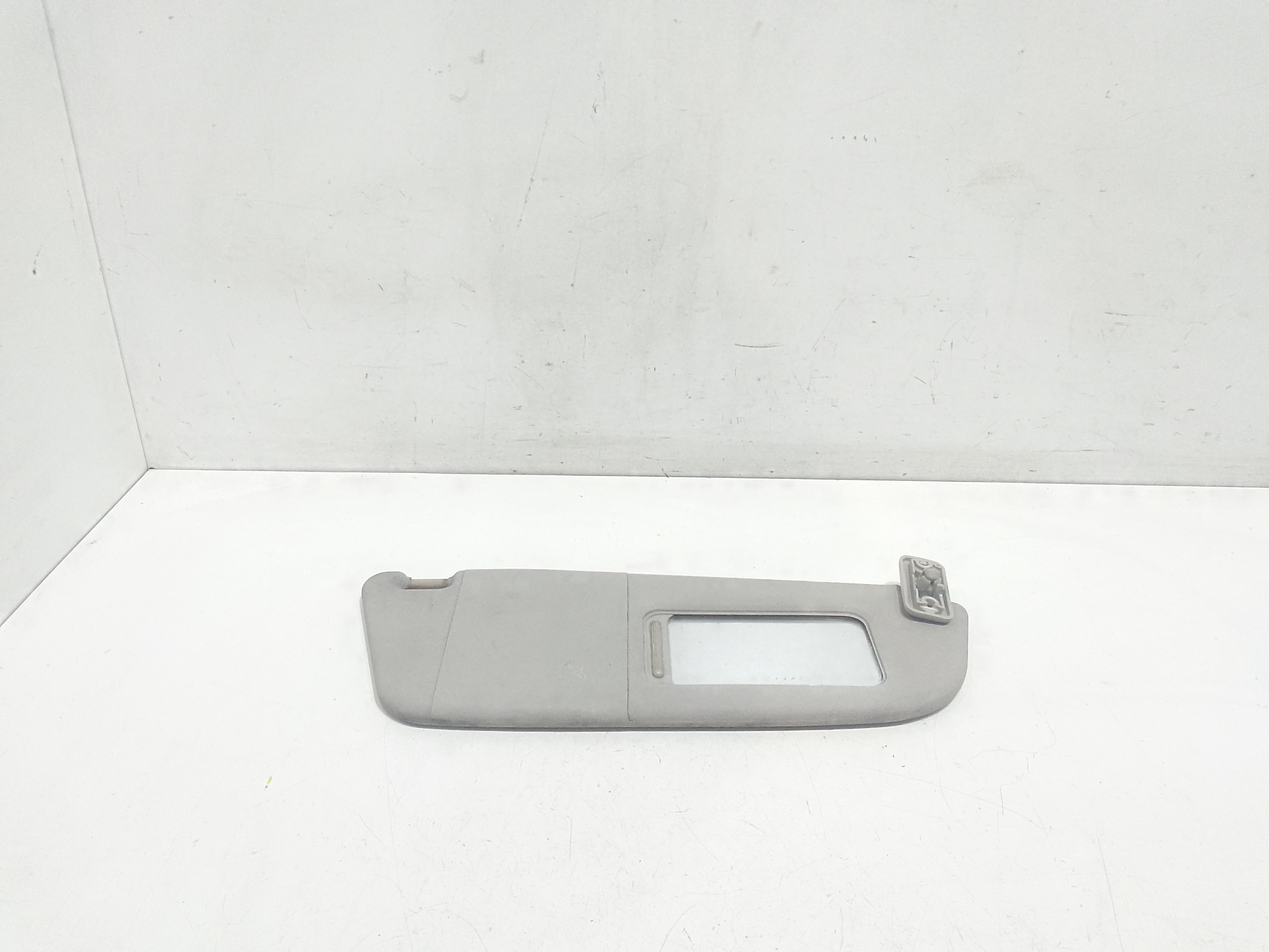 Aletta Parasole Parabrezza Destro 24409344 Usato