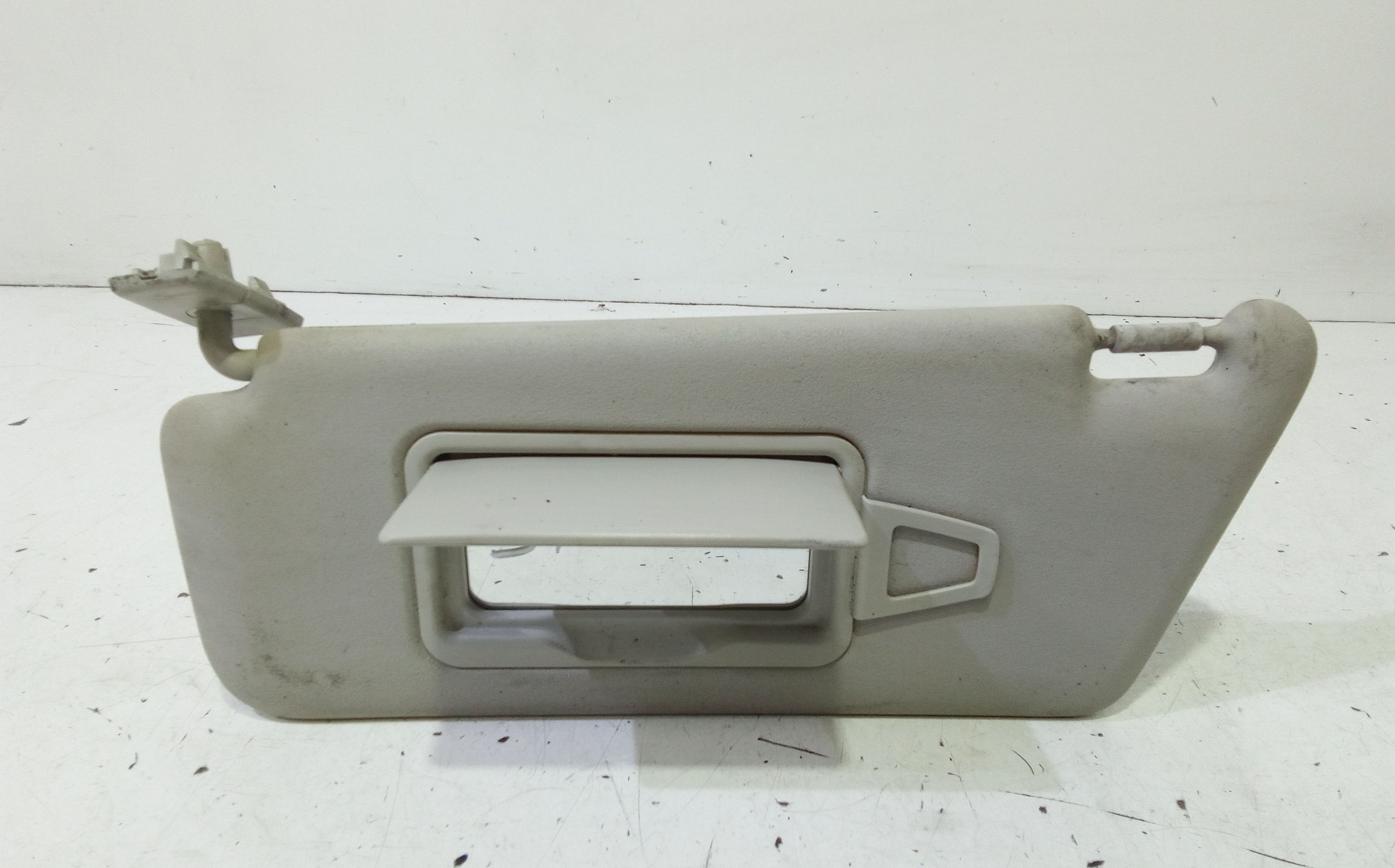 Aletta Parasole Parabrezza Sinistro A16981001107H48 Usato