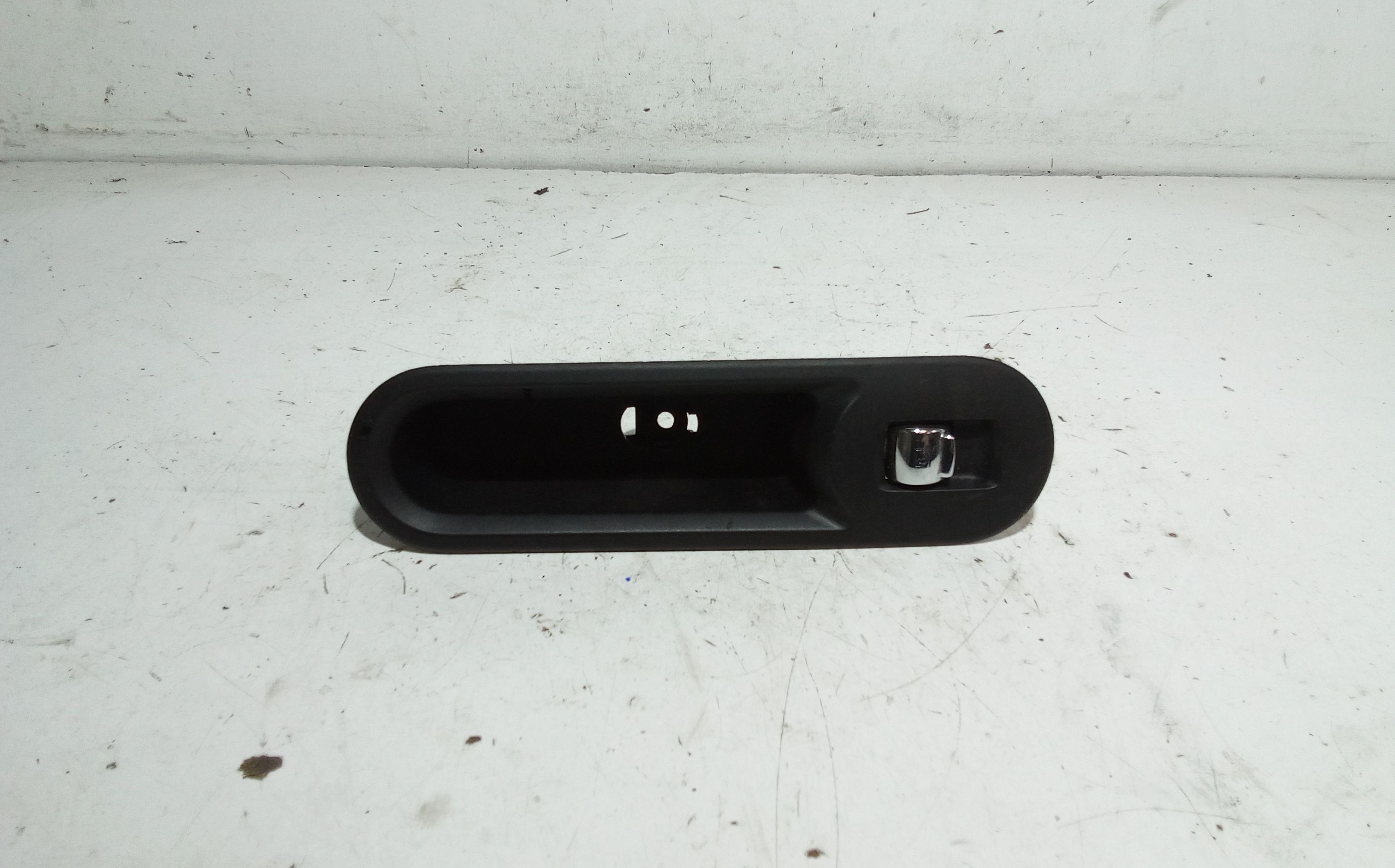 Interruttore Alzacristalli Porta Post. Sinistro 61319354866 Usato