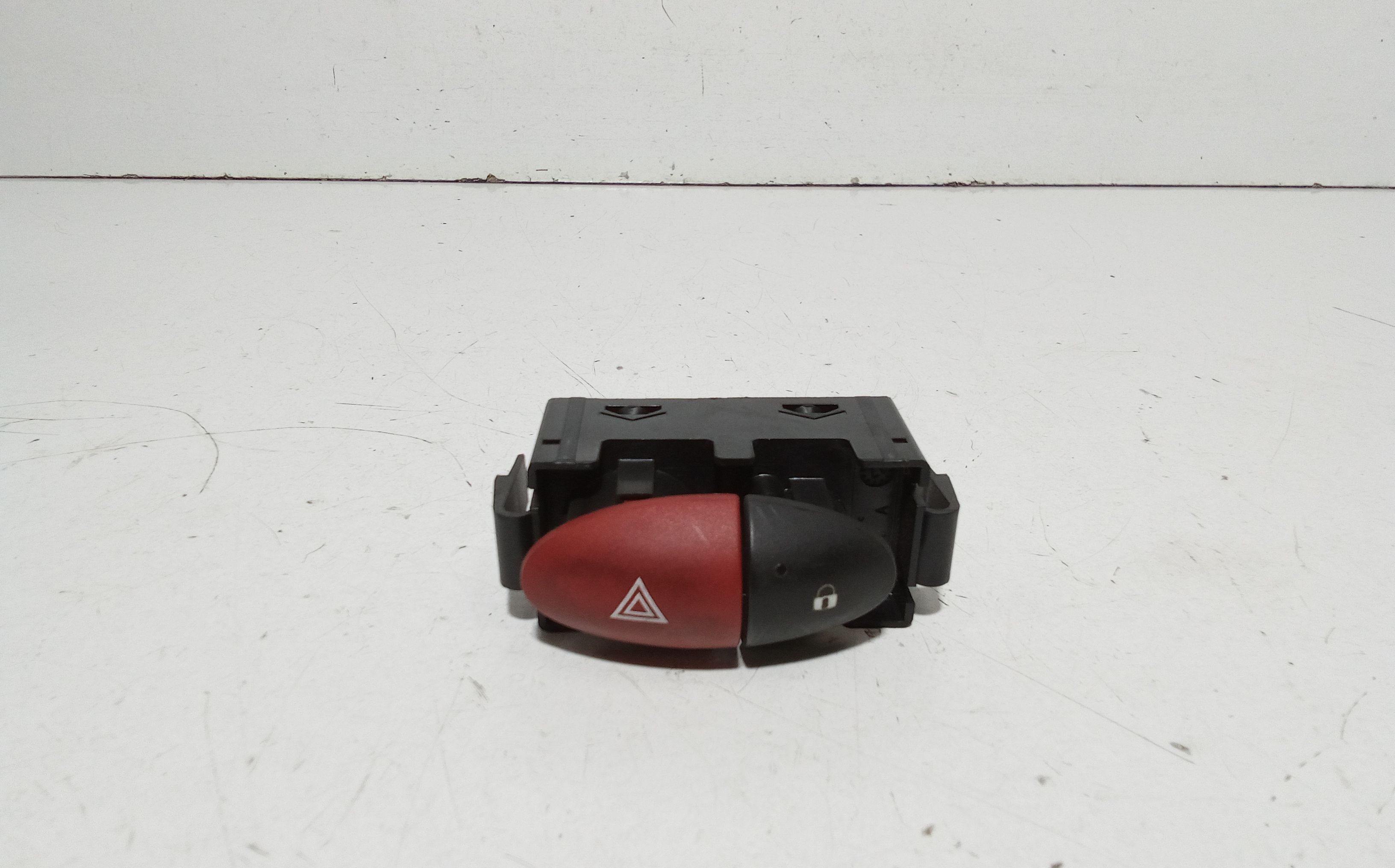 Interruttore Luci Emergenza 252100991R Usato