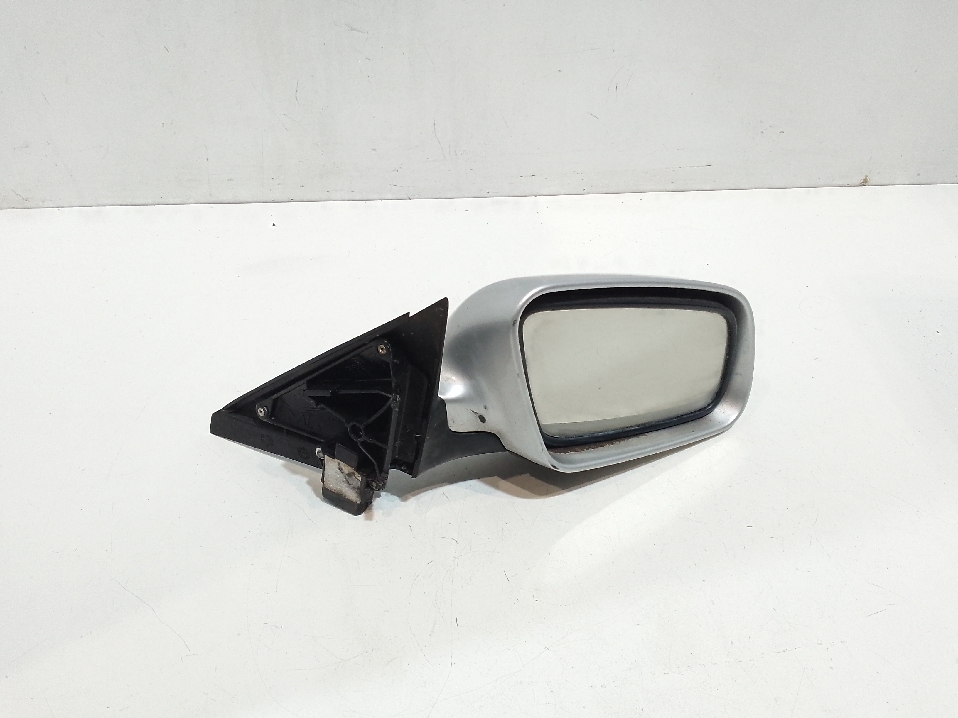 Retrovisore Est. Destro 4D1858532BB3FZ Usato