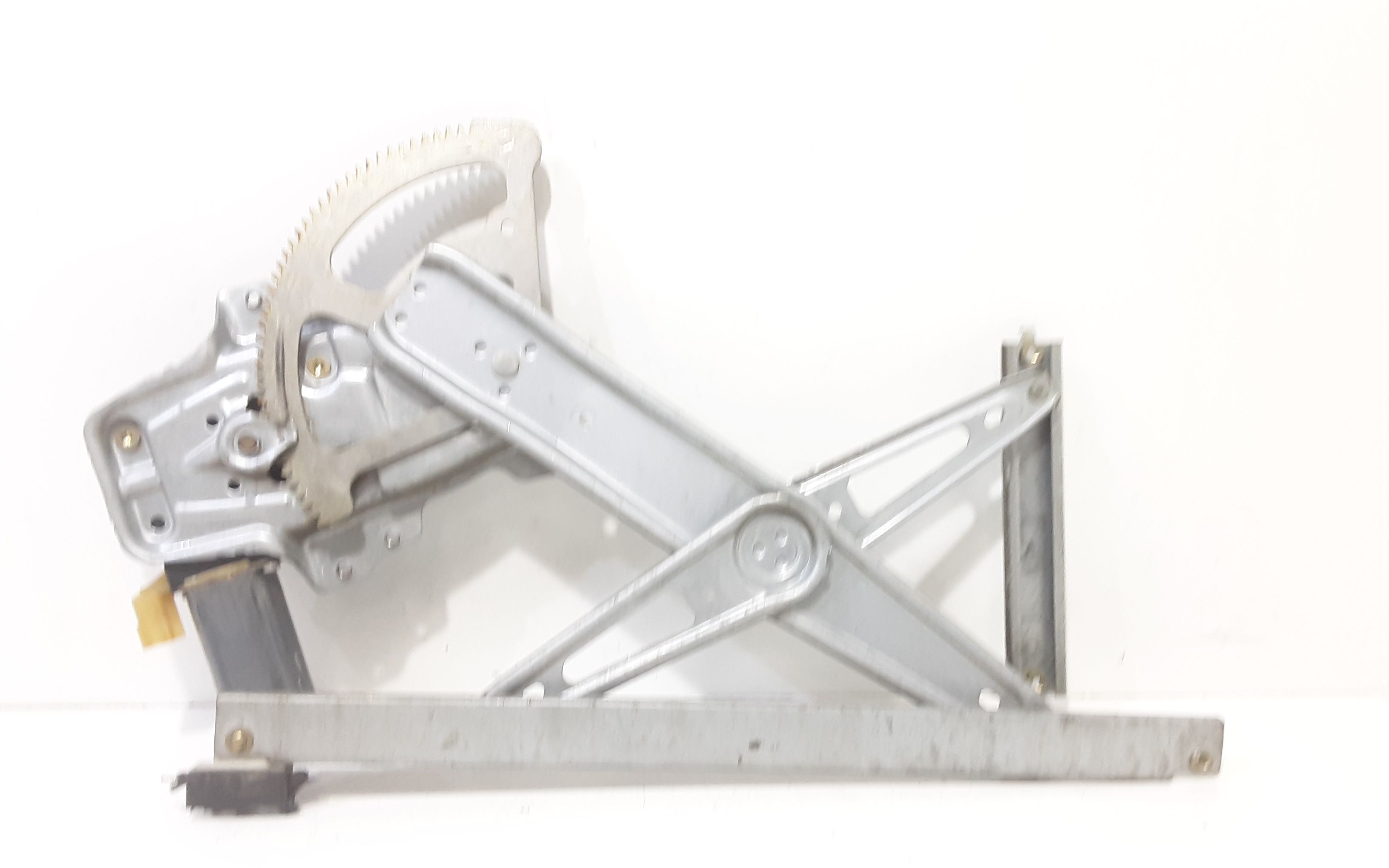 Alzacristallo Porta Ant. Destro 698100D010 Usato