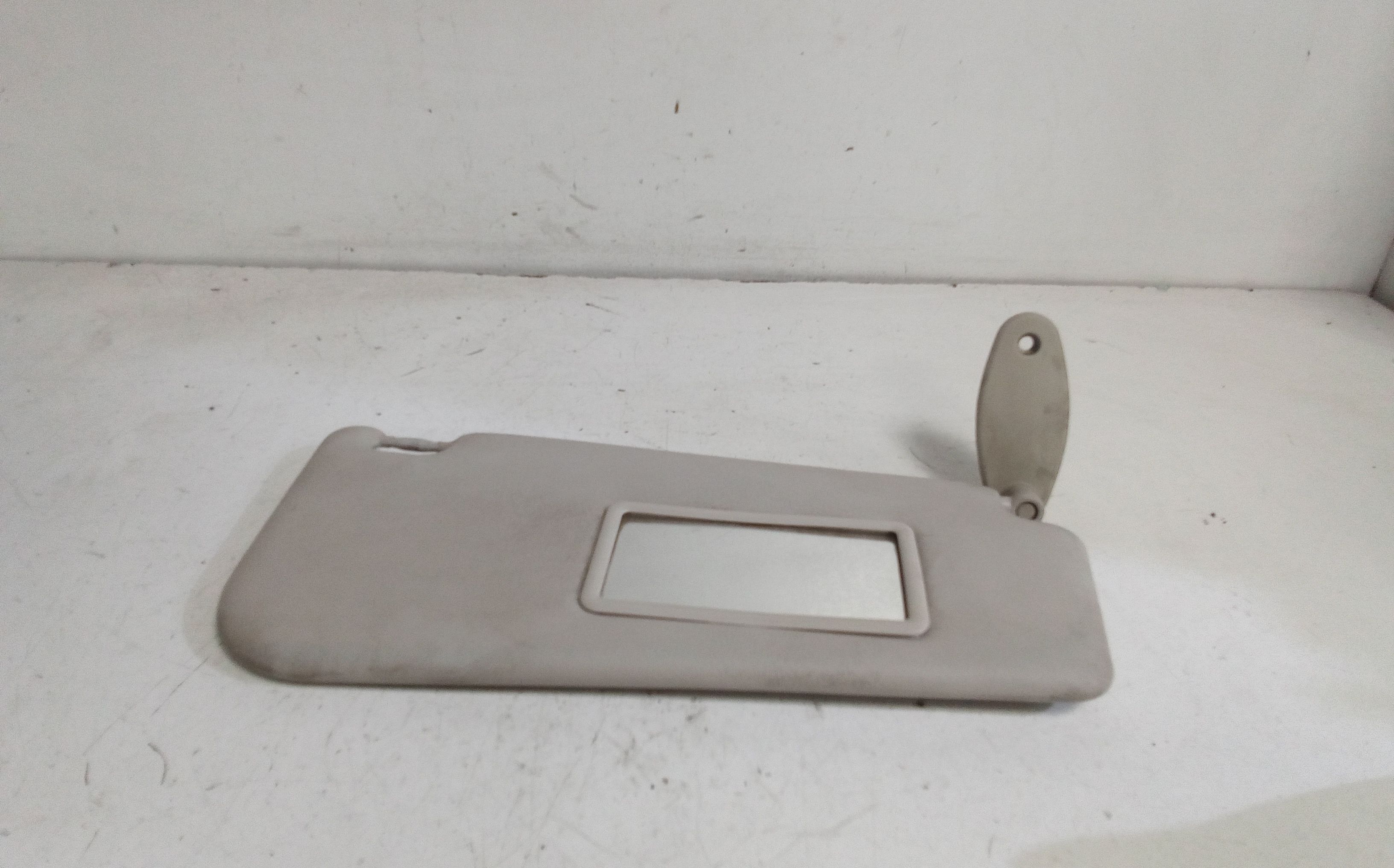 Aletta Parasole Parabrezza Destro 735338206 Usato