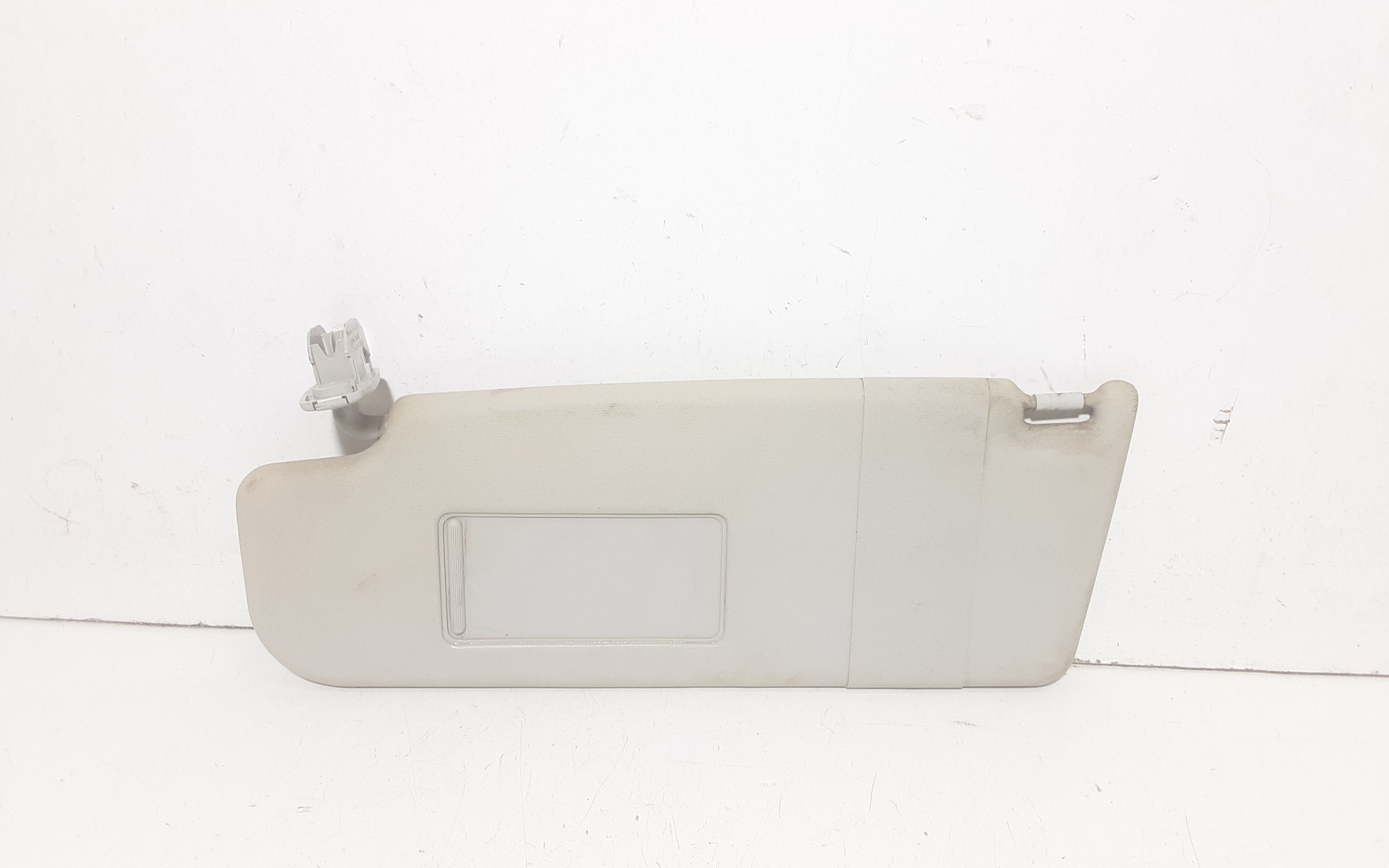 Aletta Parasole Parabrezza Sinistro 5J1857551Q2F4 Usato