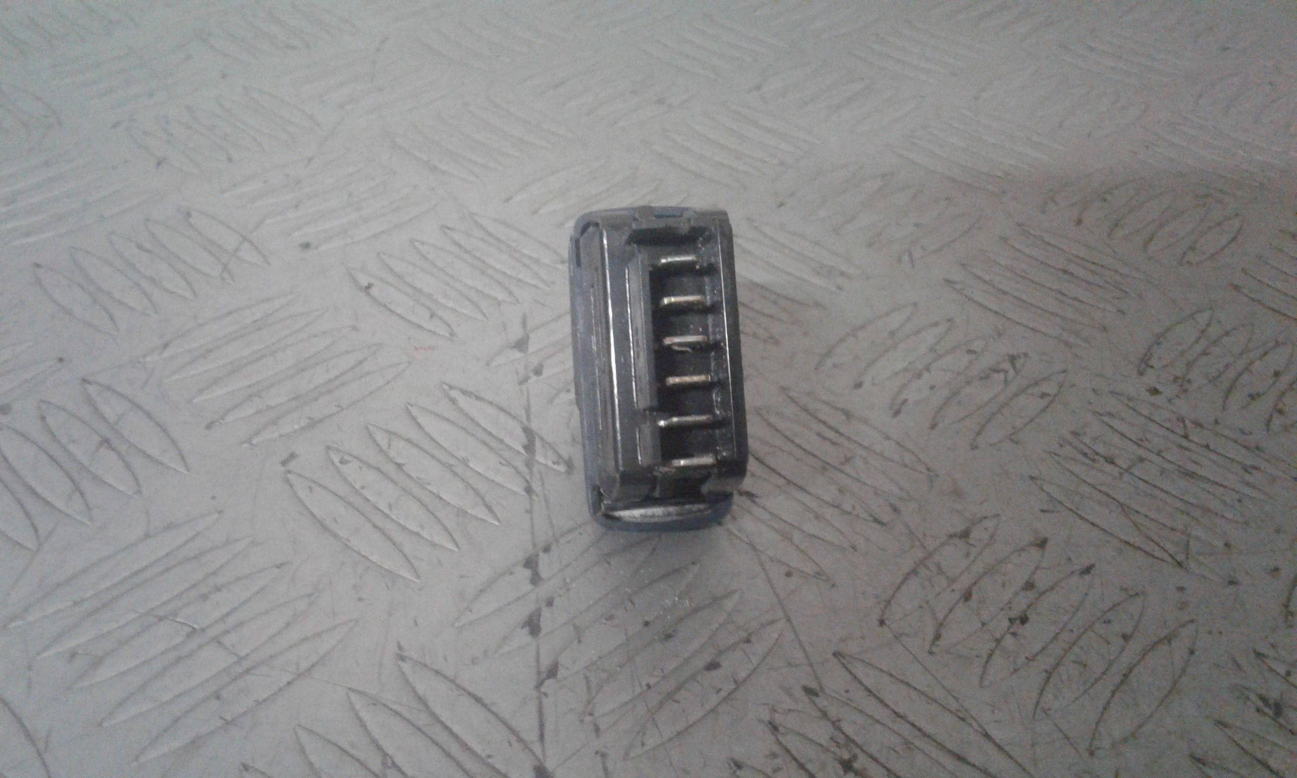 Interruttore Alzacristalli Porta Ant. Destro Usato