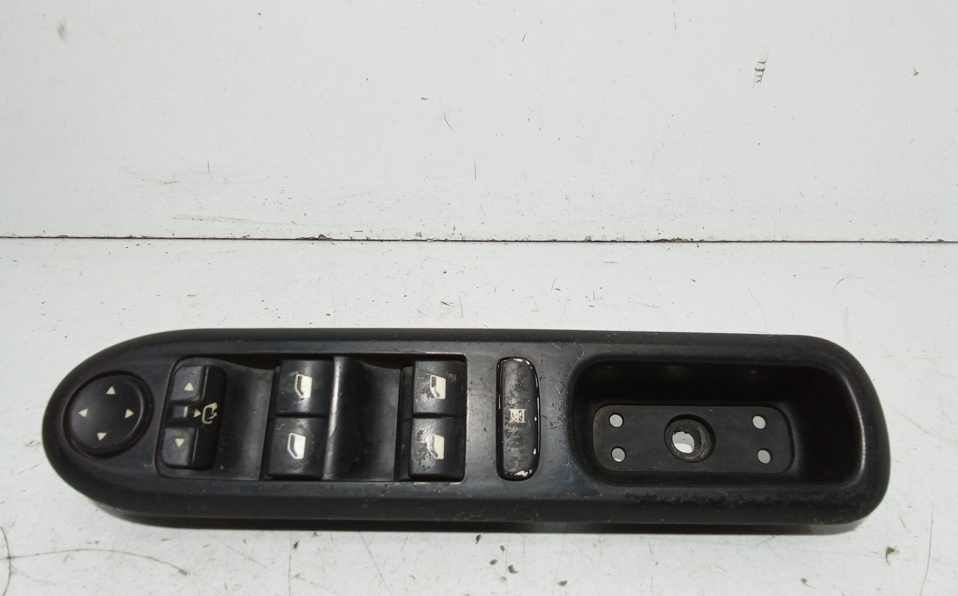 Interruttore Alzacristalli Porta Ant. Sinistro Usato