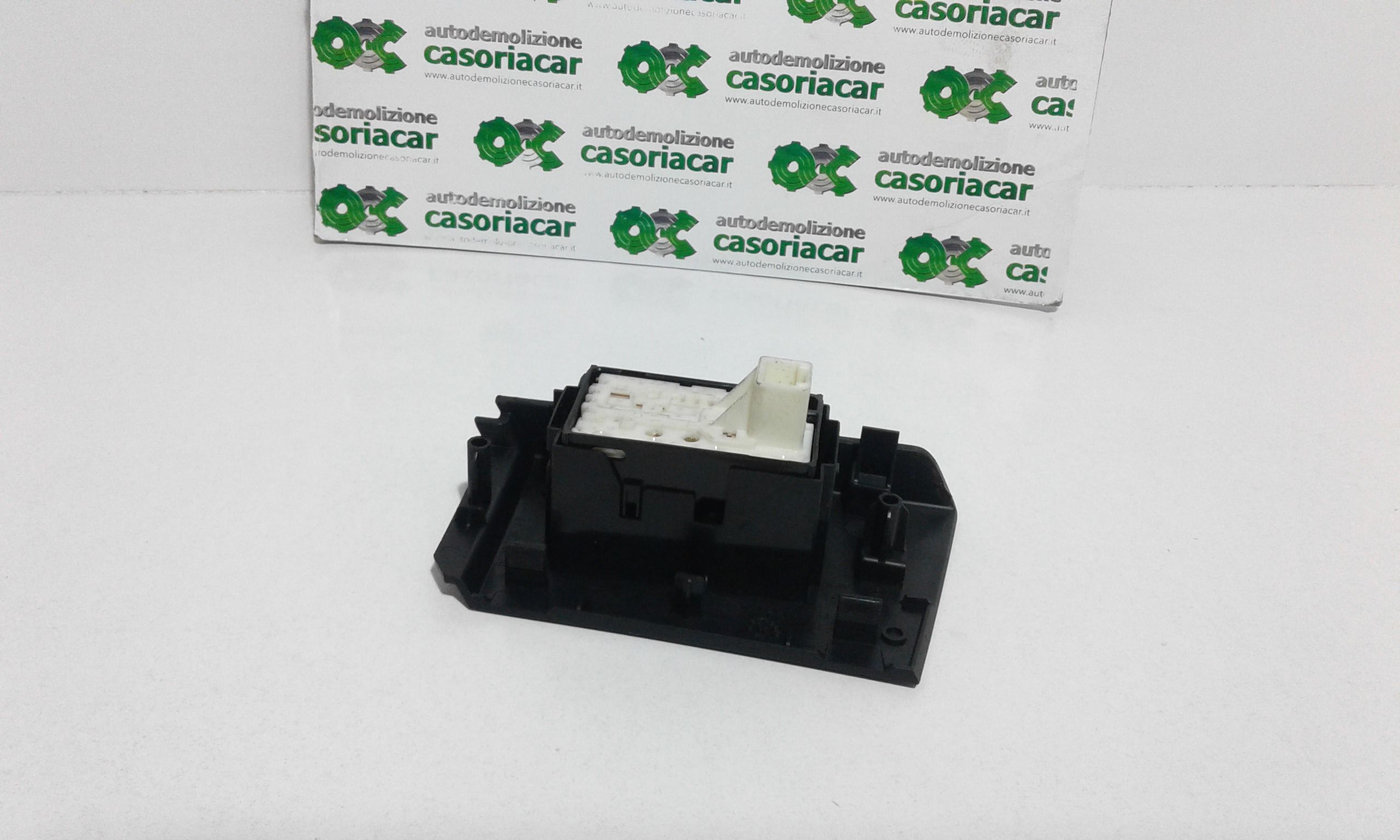 Interruttore Alzacristalli Porta Post. Sinistro 848100D030 Usato