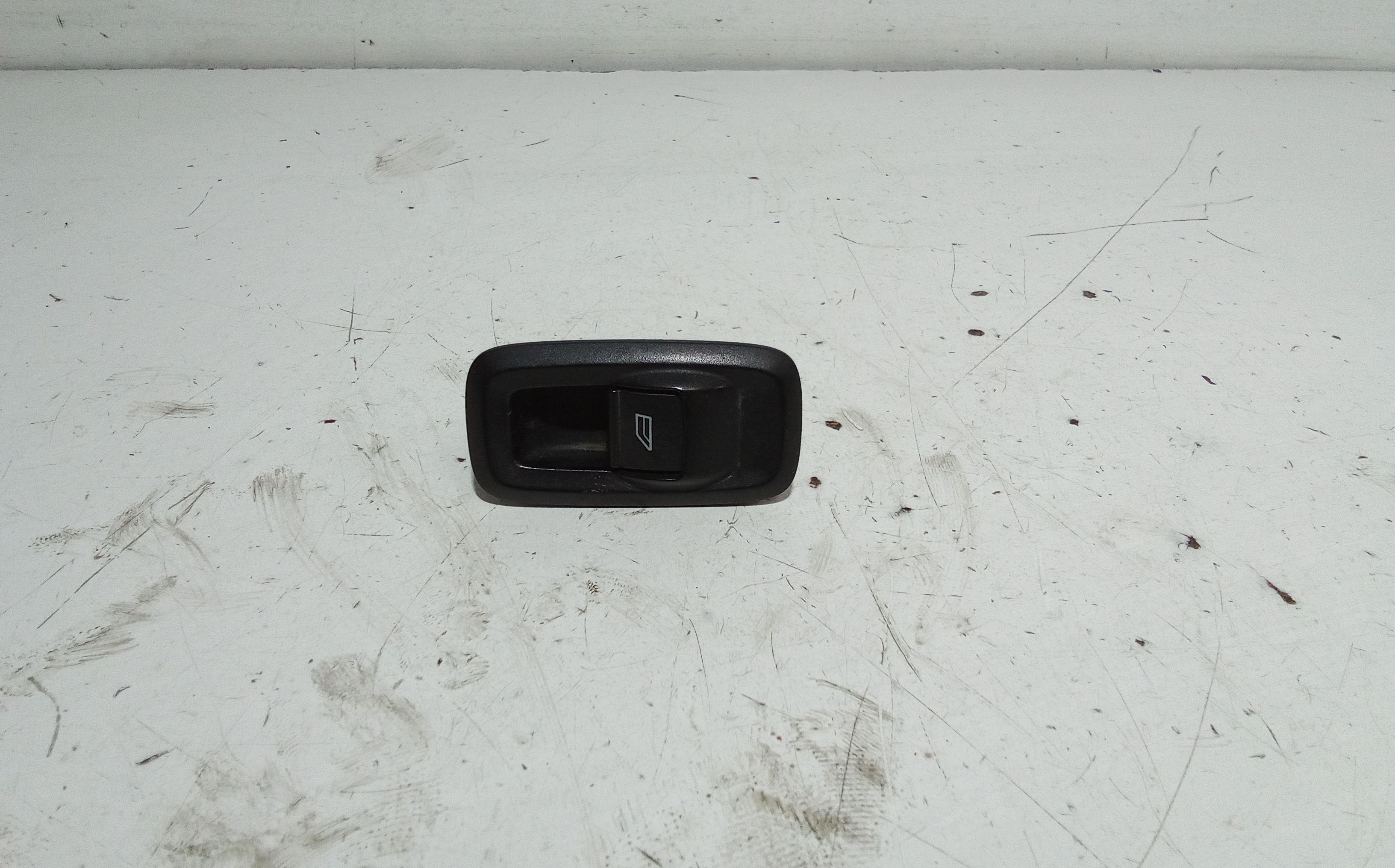 Interruttore Alzacristalli Porta Ant. Destro Usato