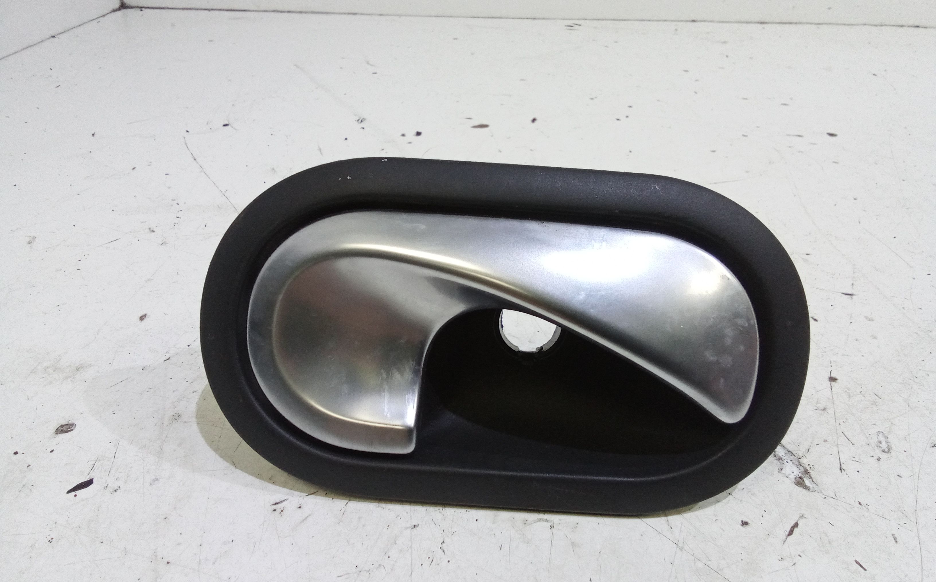 Maniglia Int. Apertura Porta Ant. Destro Usato