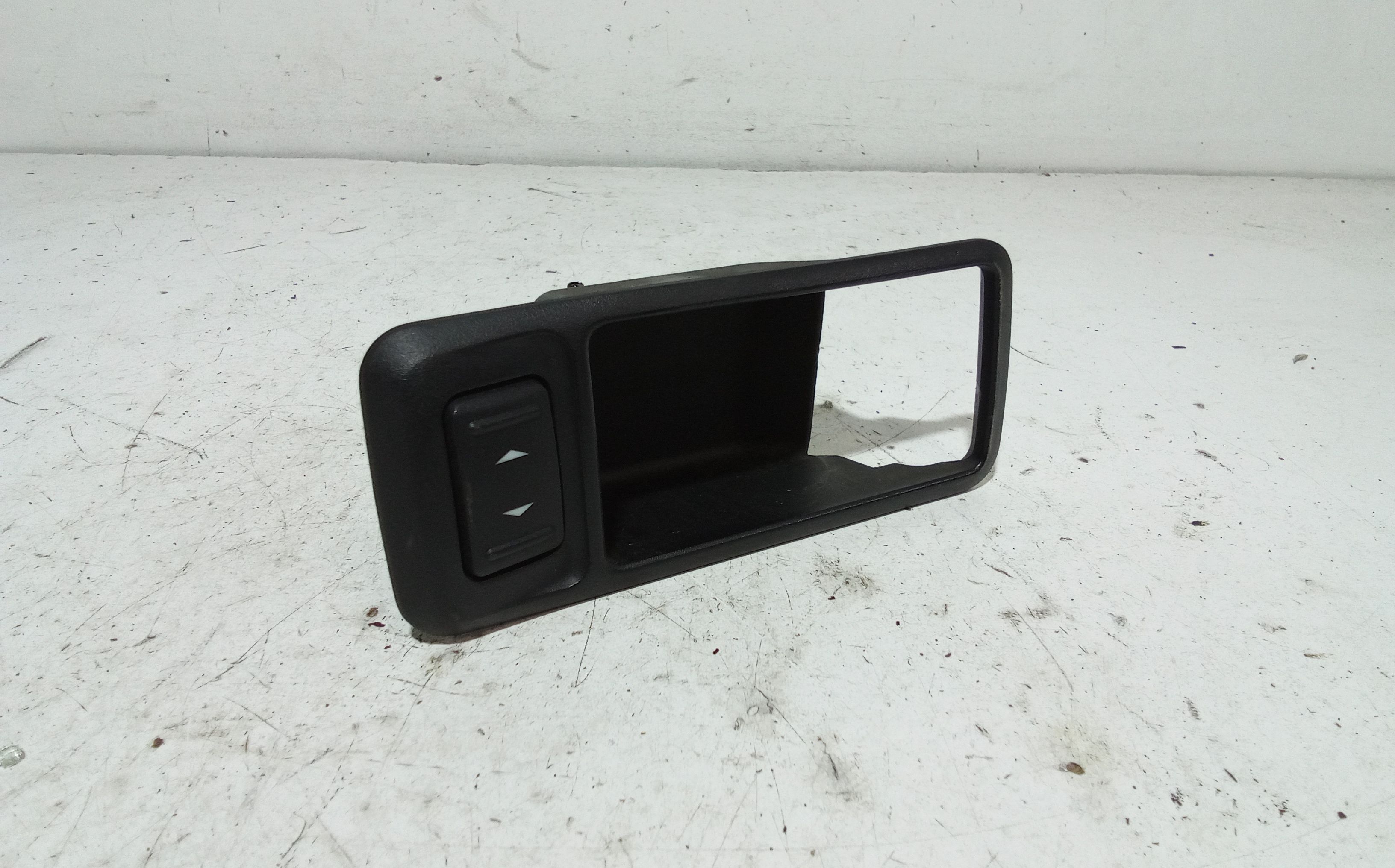 Interruttore Alzacristalli Porta Post. Destro 1223143 Usato