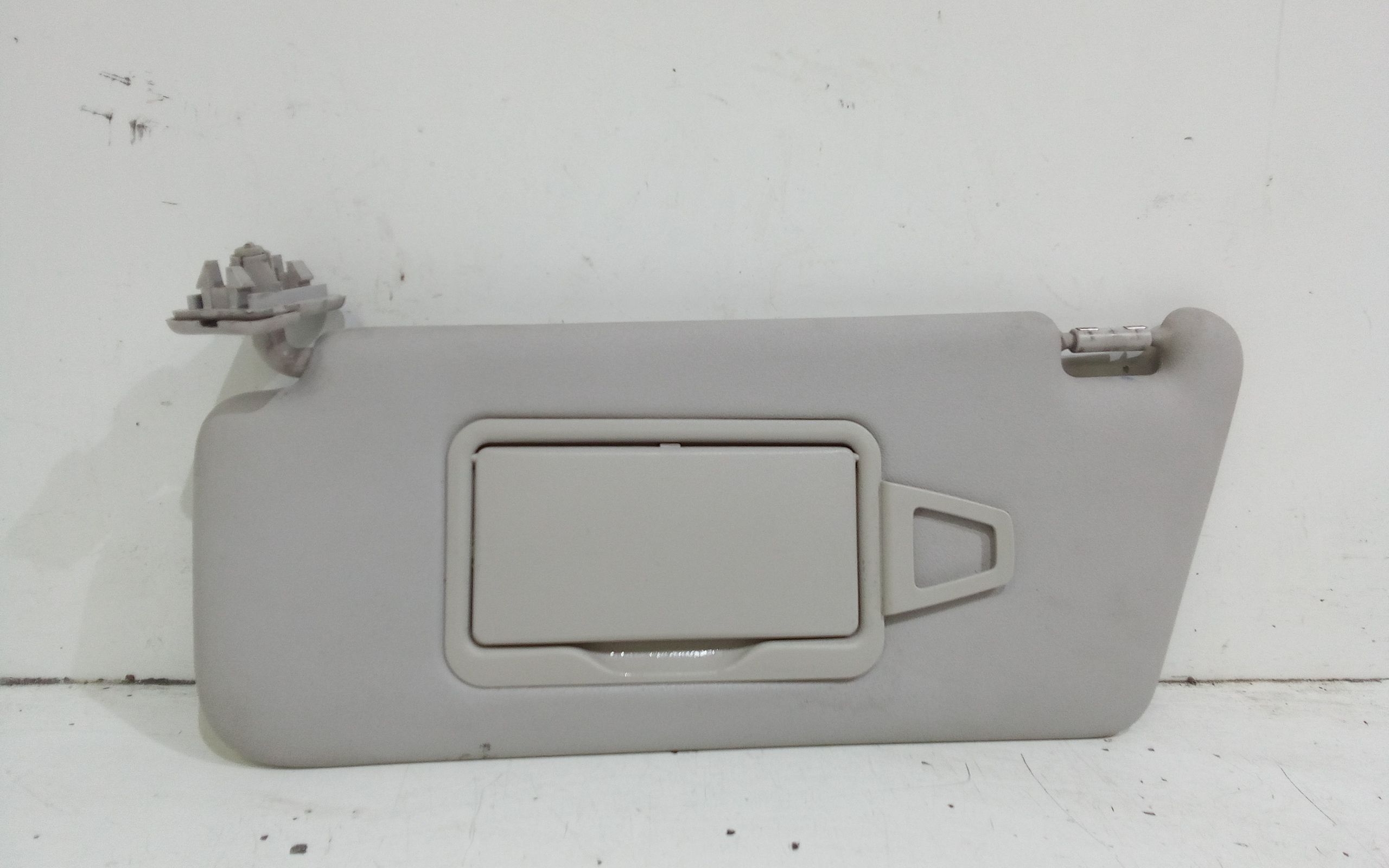 Aletta Parasole Parabrezza Sinistro A16981001107H48 Usato