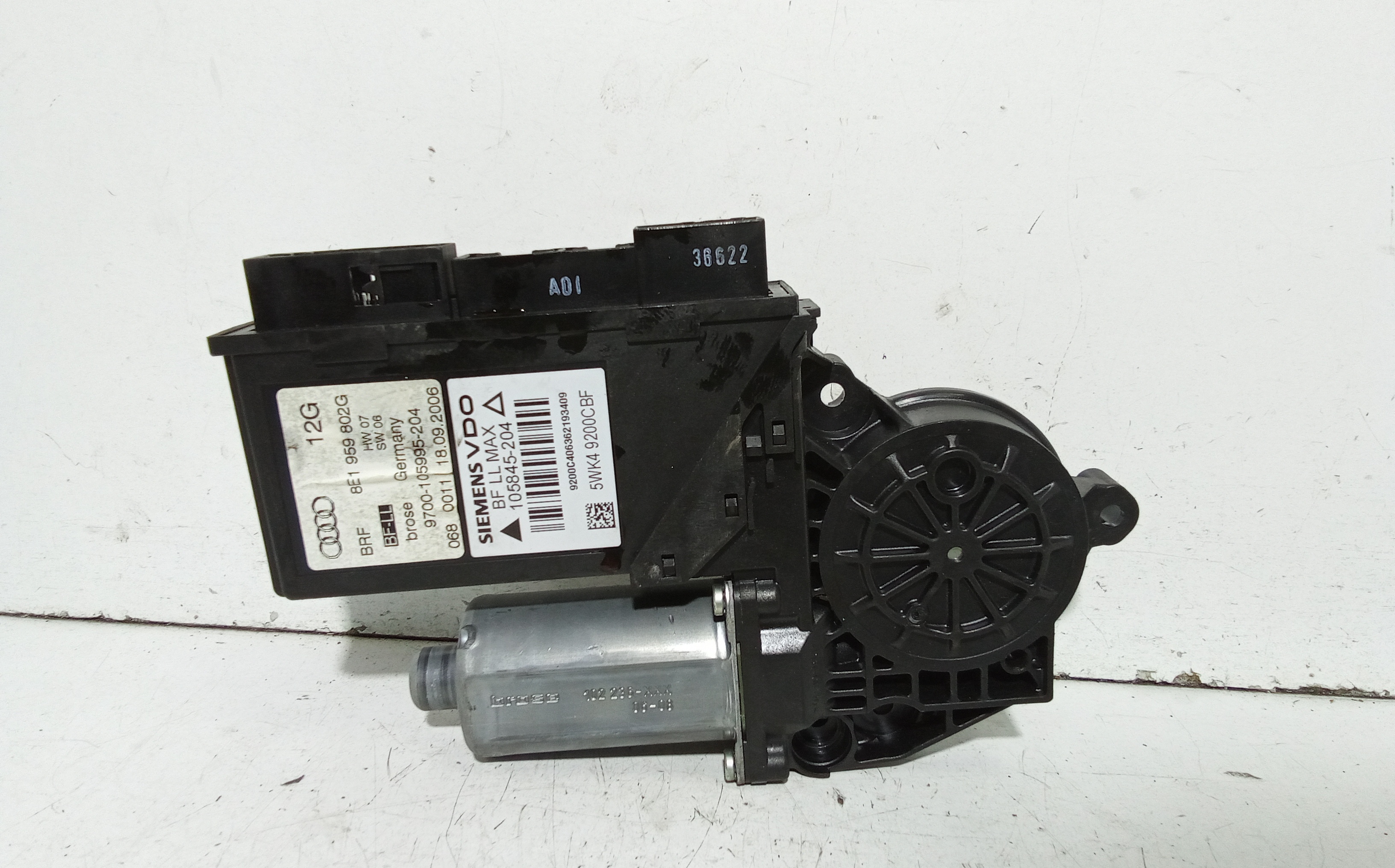 Motorino Alzacristallo Porta Ant. Destro 8E1959802G Usato