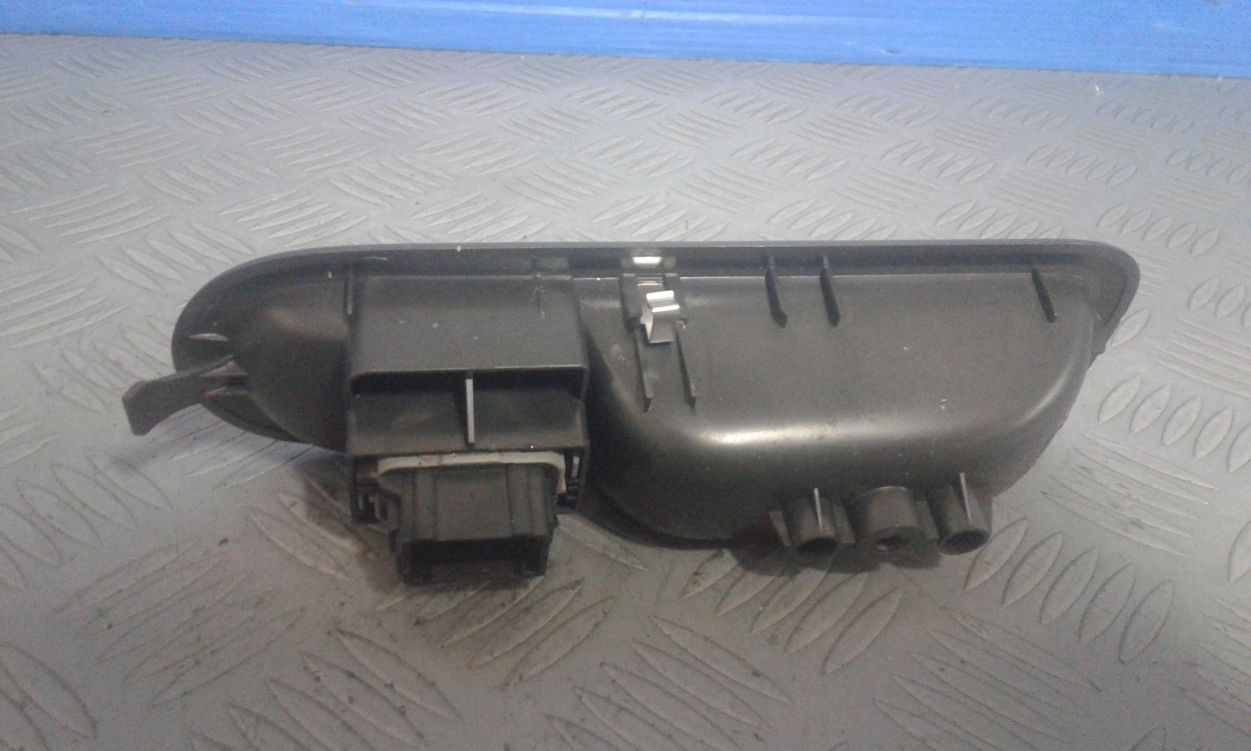 Interruttore Alzacristalli Porta Ant. Destro 8200214936 Usato