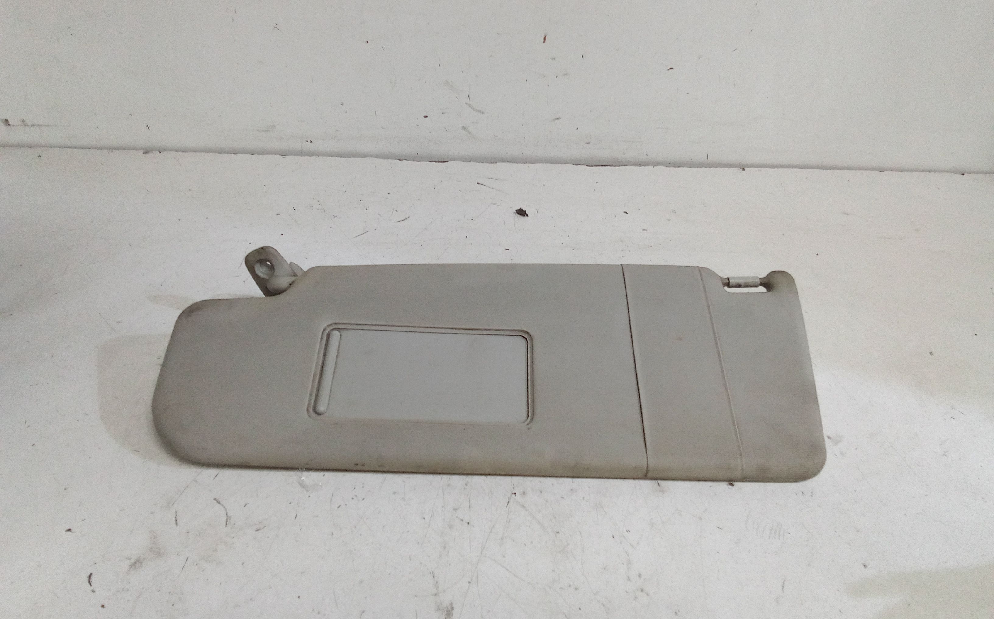 Aletta Parasole Parabrezza Sinistro 1U0857551NX14 Usato