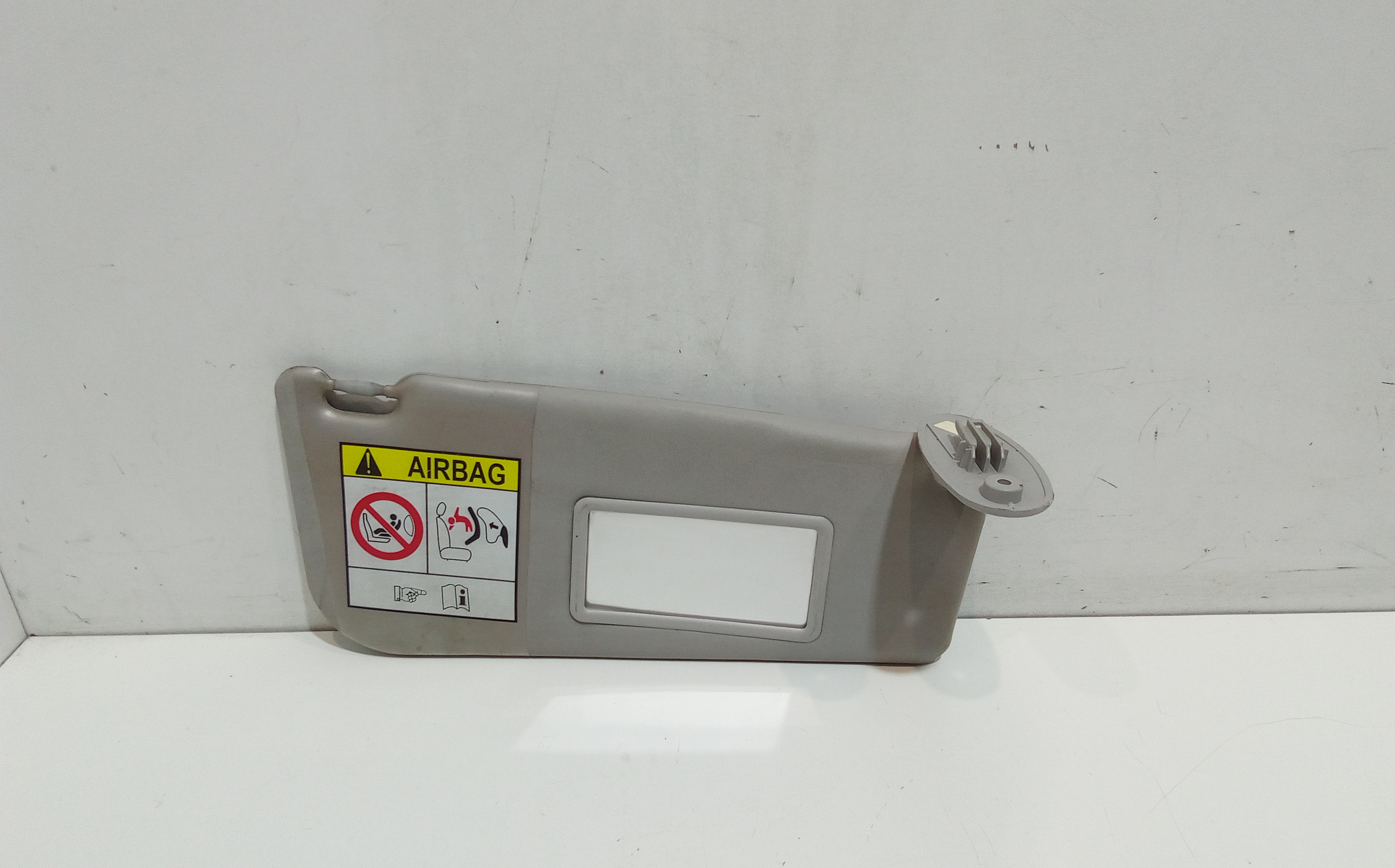 Aletta Parasole Parabrezza Destro 735411165 Usato