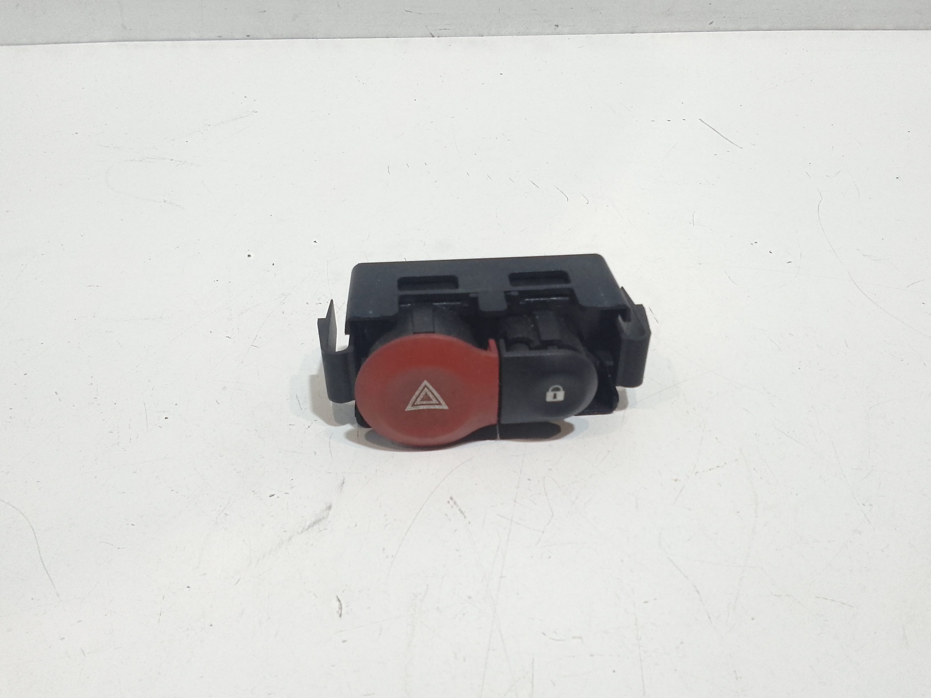Interruttore Luci Emergenza 252103766R Usato