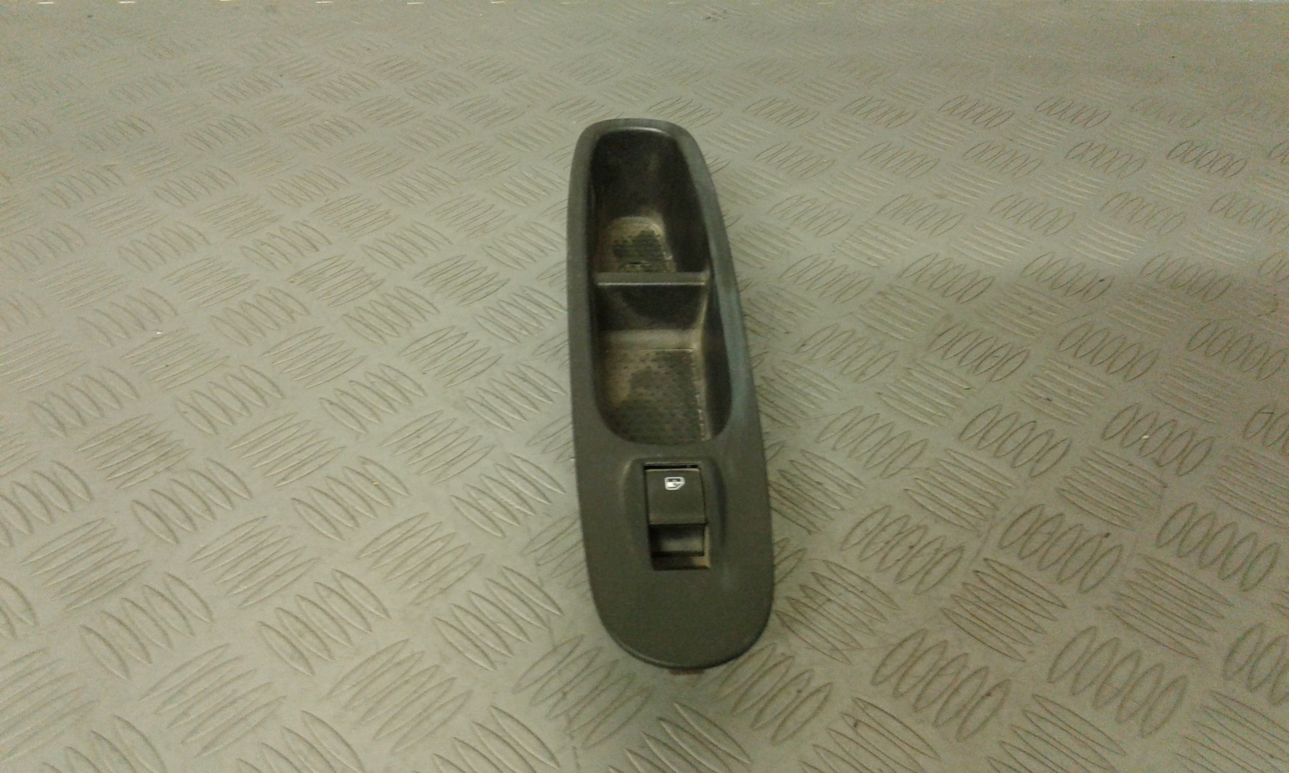 Interruttore Alzacristalli Porta Ant. Destro Usato