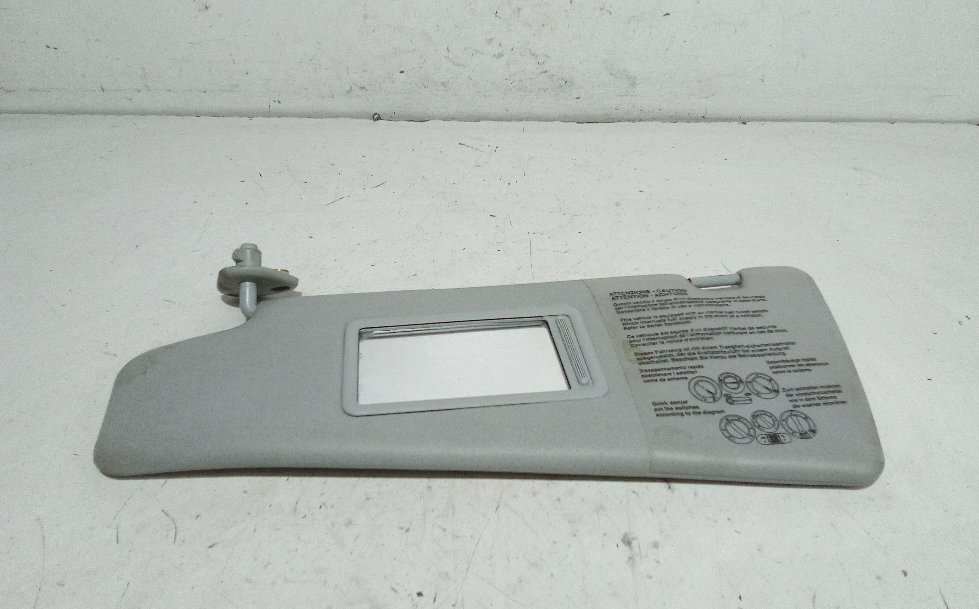 Aletta Parasole Parabrezza Sinistro 735263608 Usato