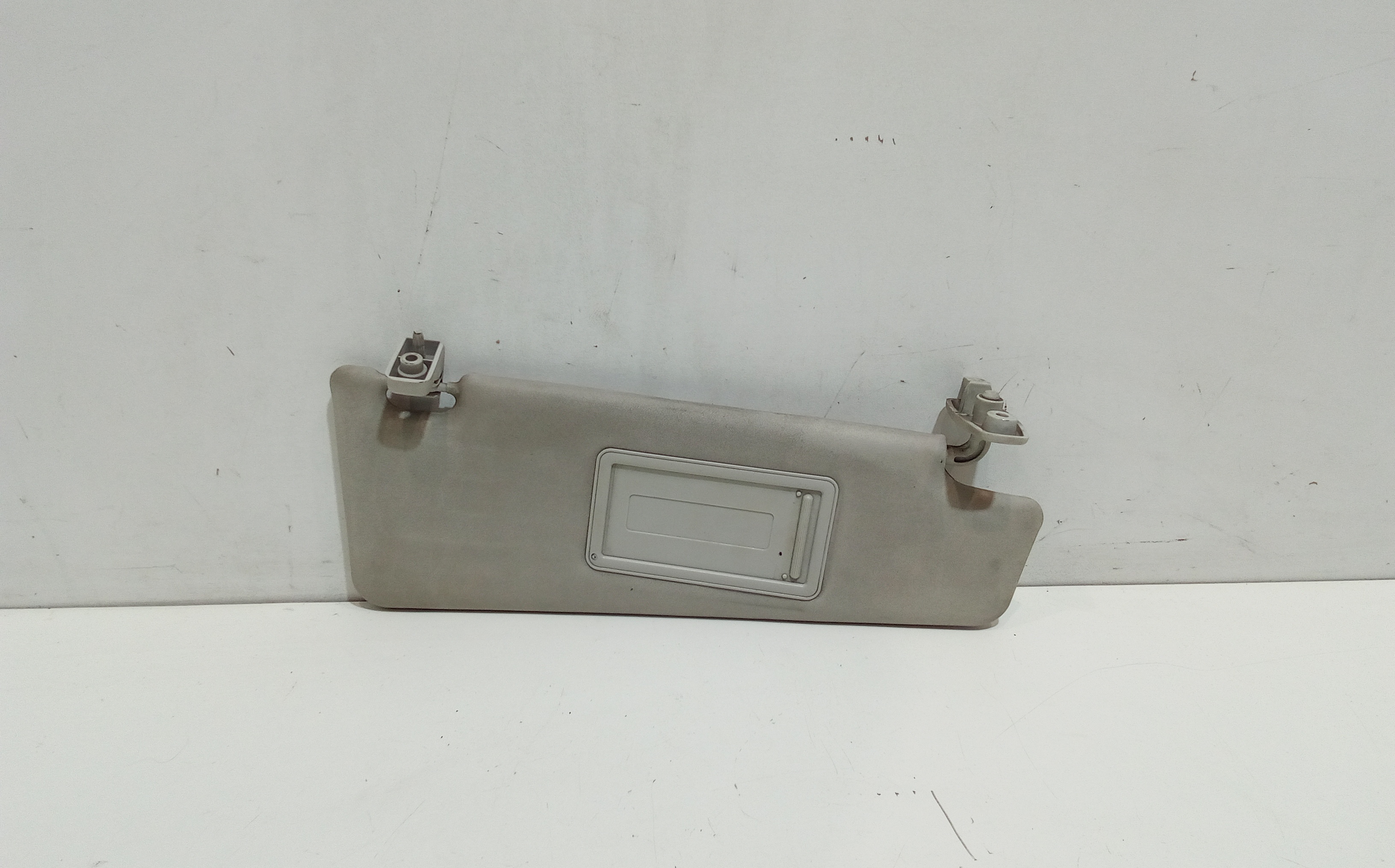 Aletta Parasole Parabrezza Destro 735361684 Usato