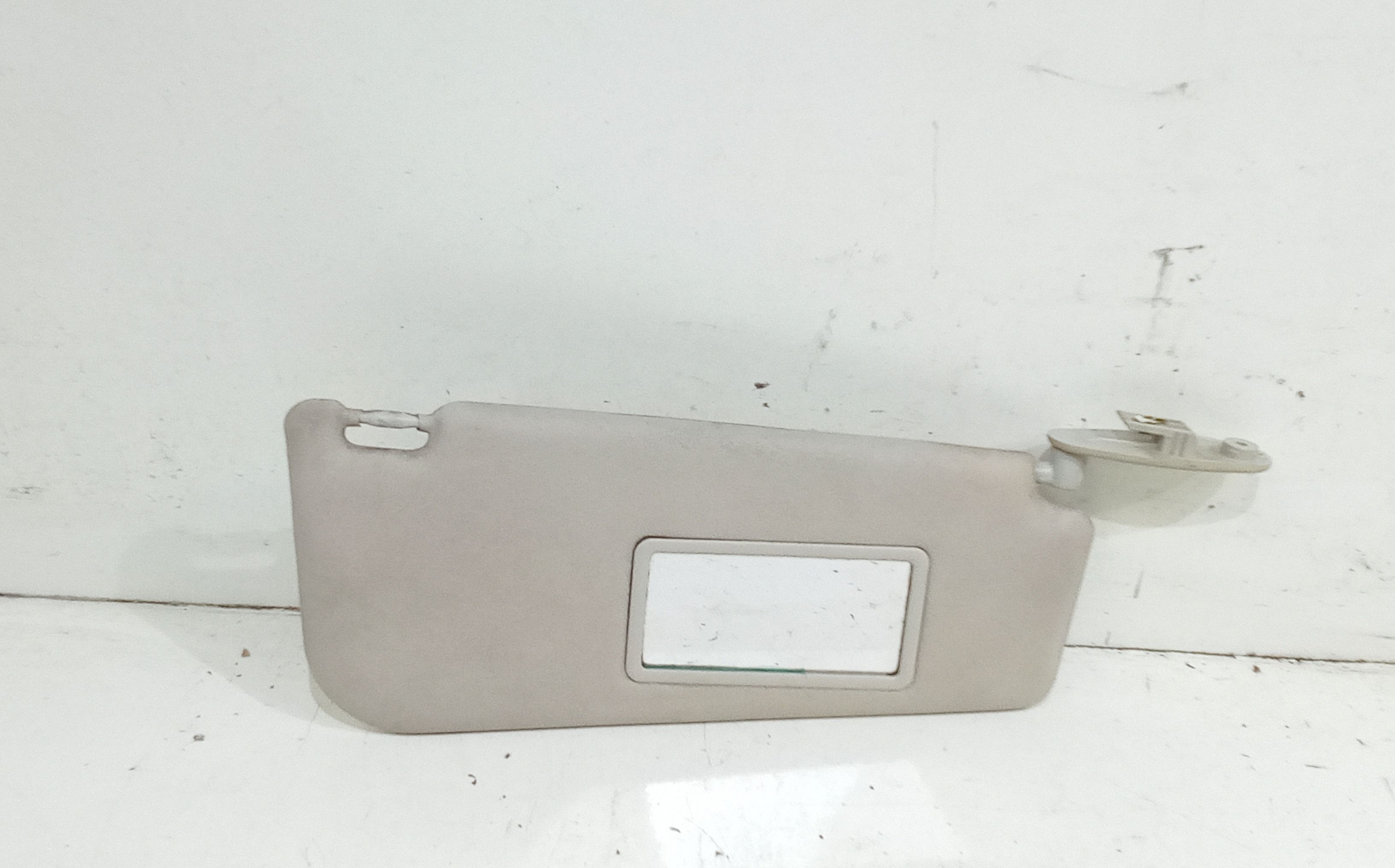 Aletta Parasole Parabrezza Destro 735338206 Usato