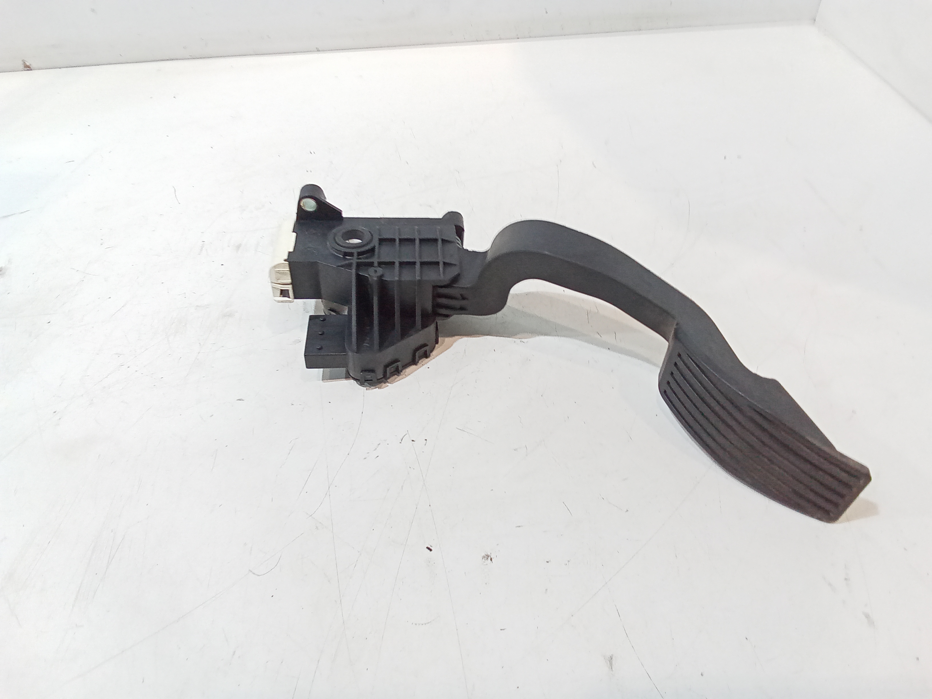 Pedale Acceleratore 13305804 Usato