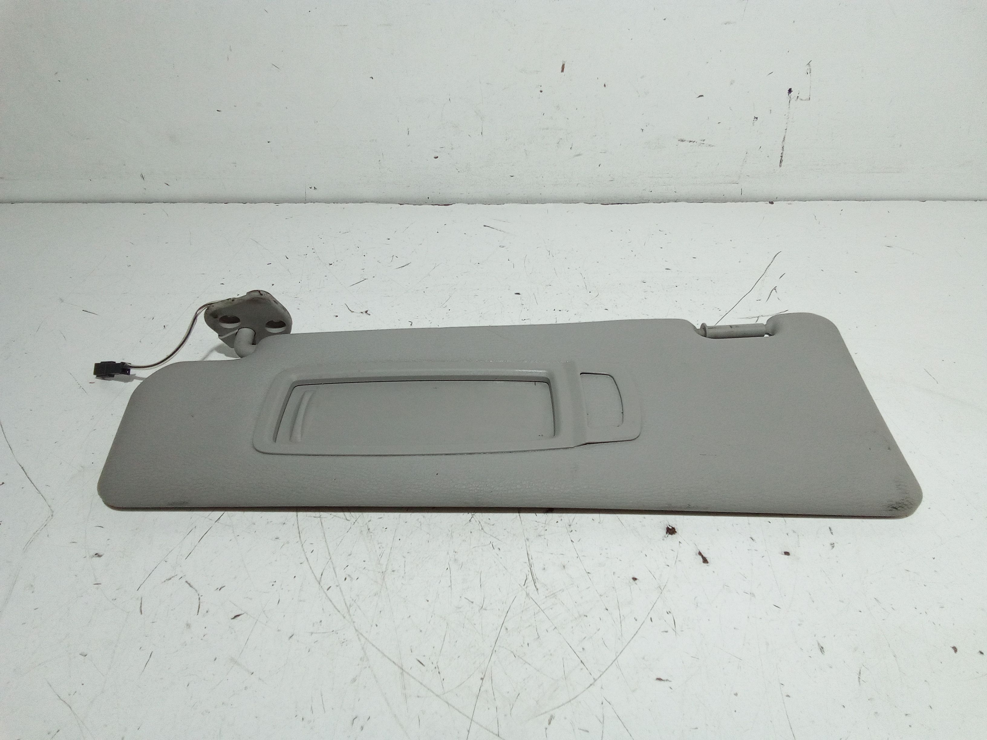 Aletta Parasole Parabrezza Sinistro 51166966141 Usato