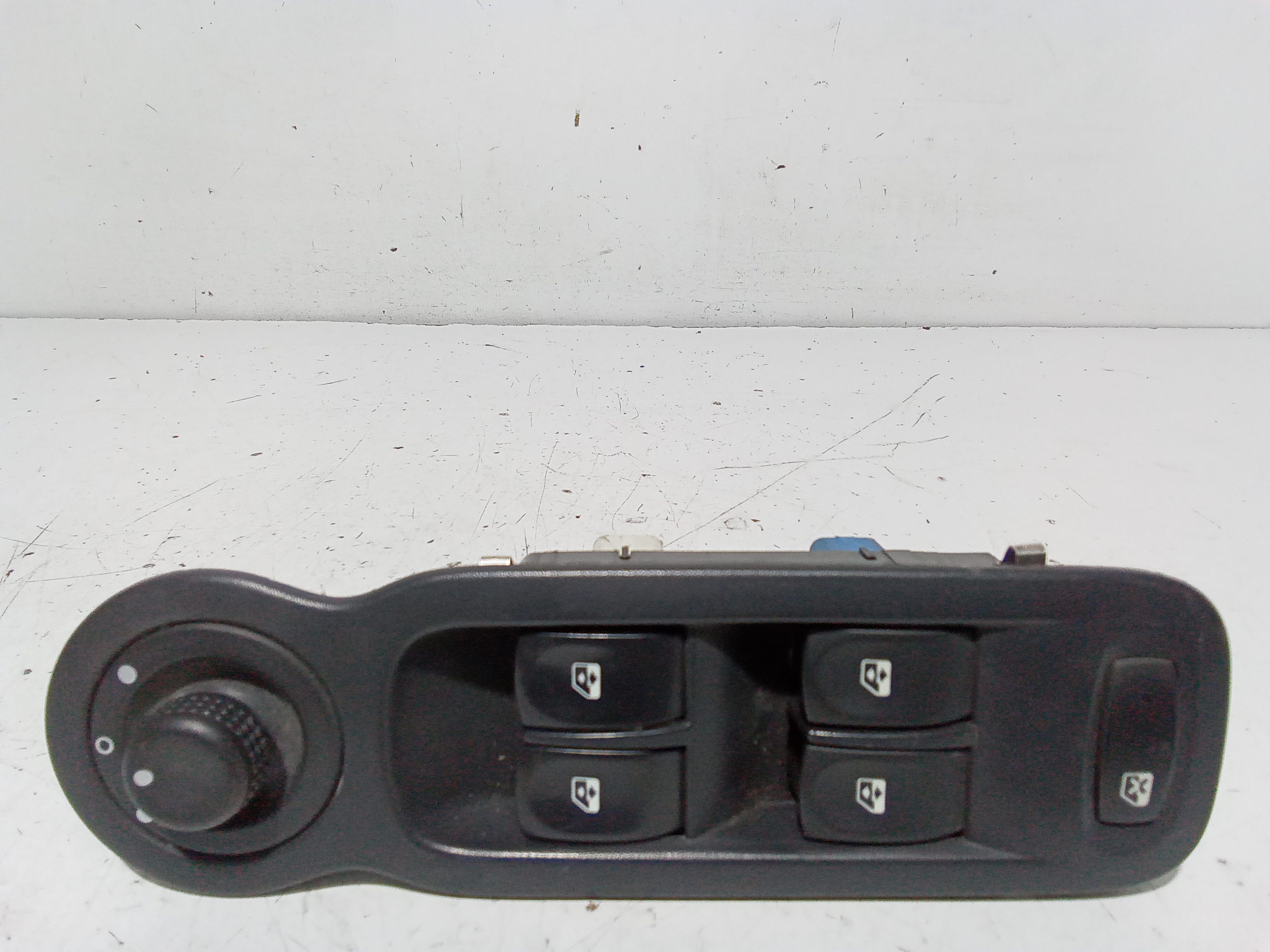 Interruttore Alzacristalli Porta Ant. Sinistro 8200214939 Usato