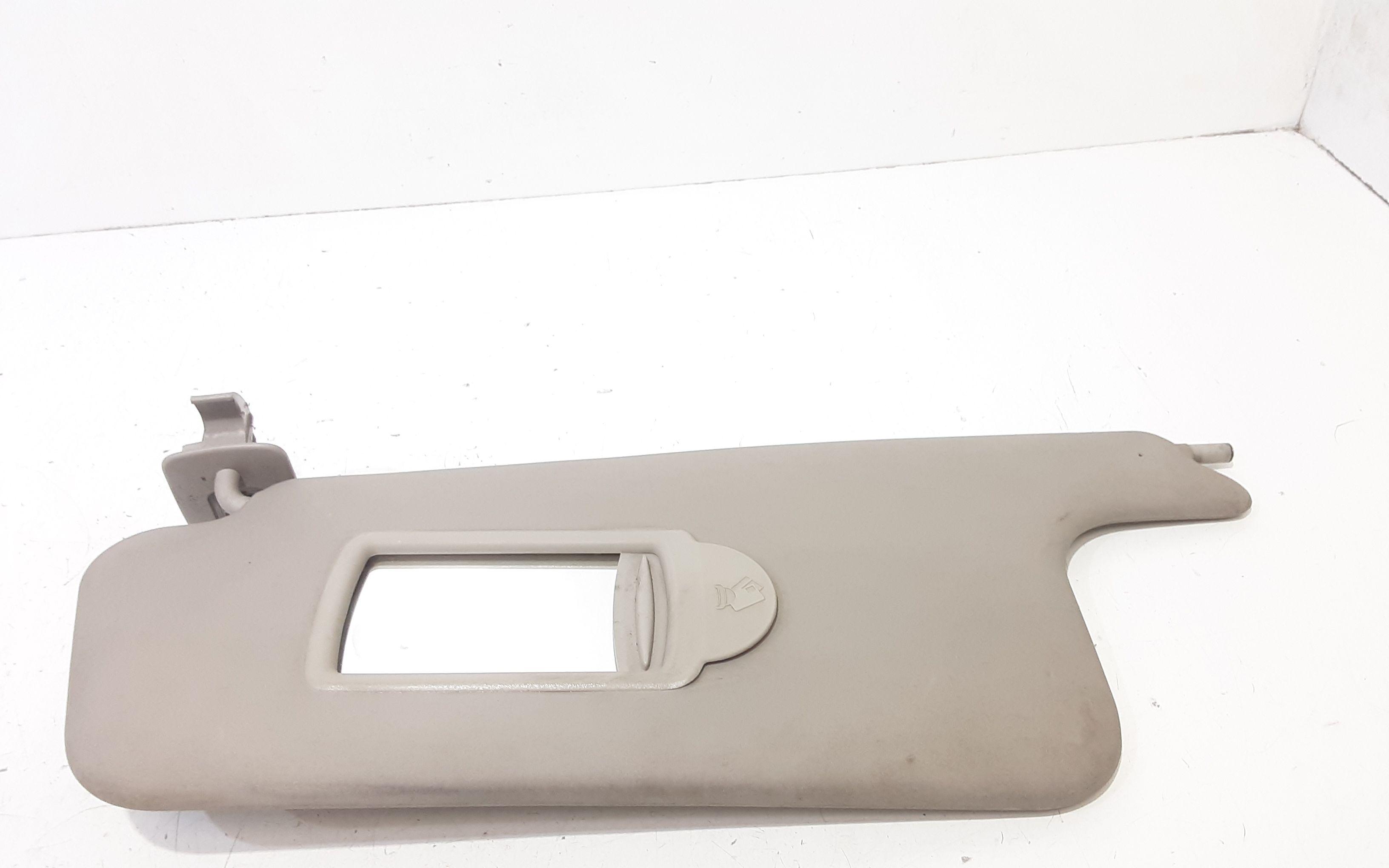 Aletta Parasole Parabrezza Sinistro 8200246824 Usato