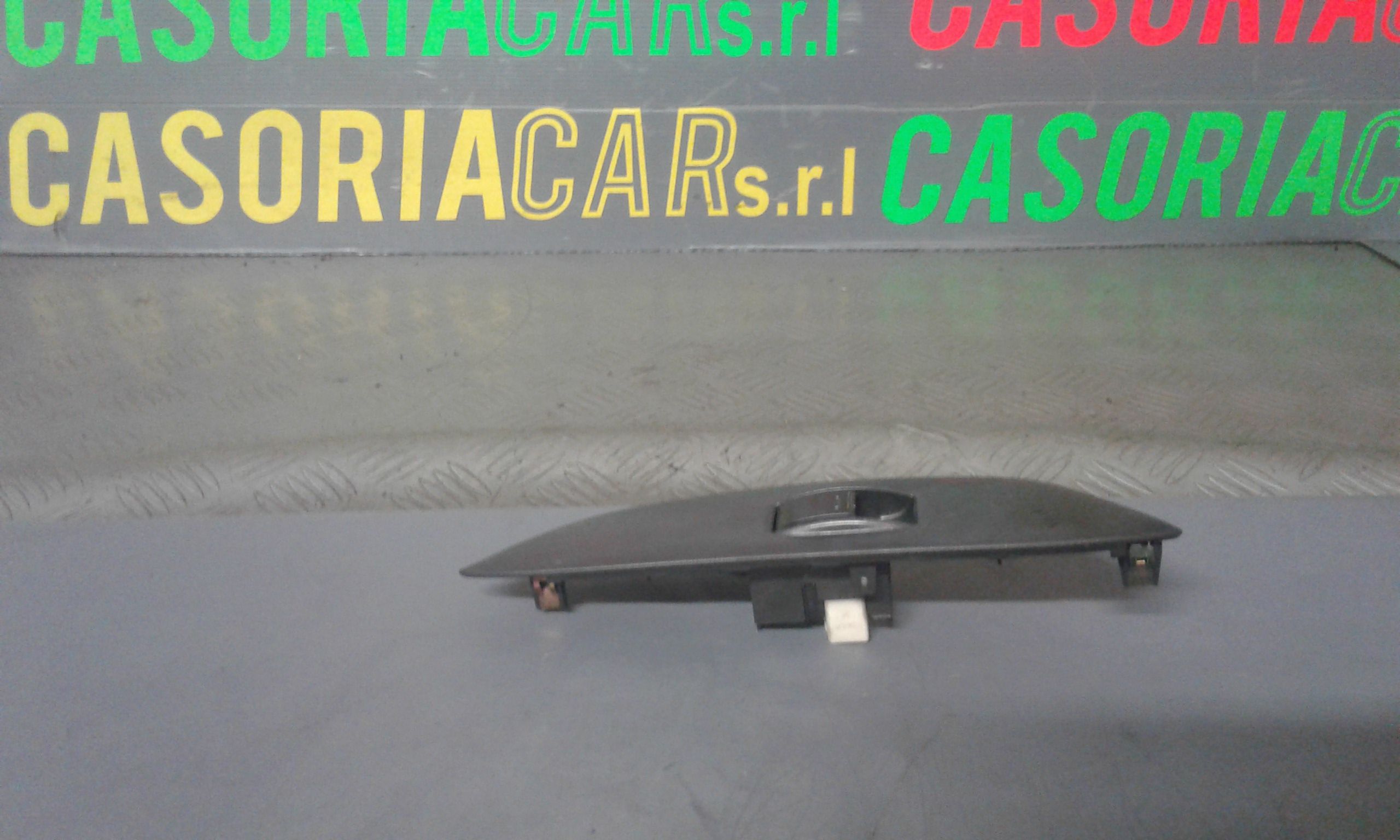 Interruttore Alzacristalli Porta Ant. Destro 8481012080 Usato