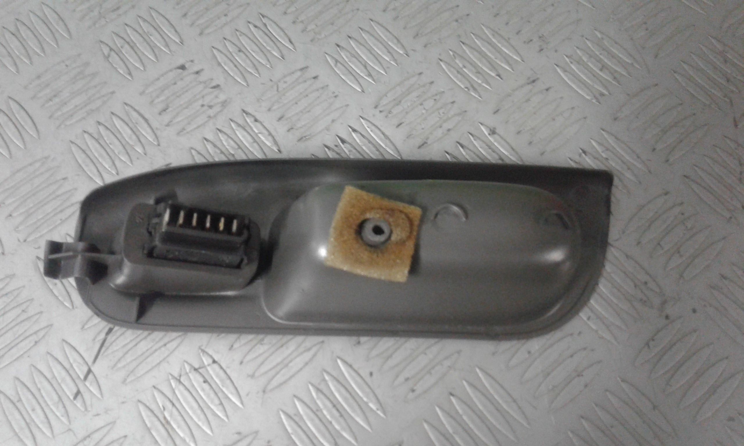 Interruttore Alzacristalli Porta Ant. Destro 7700432963 Usato