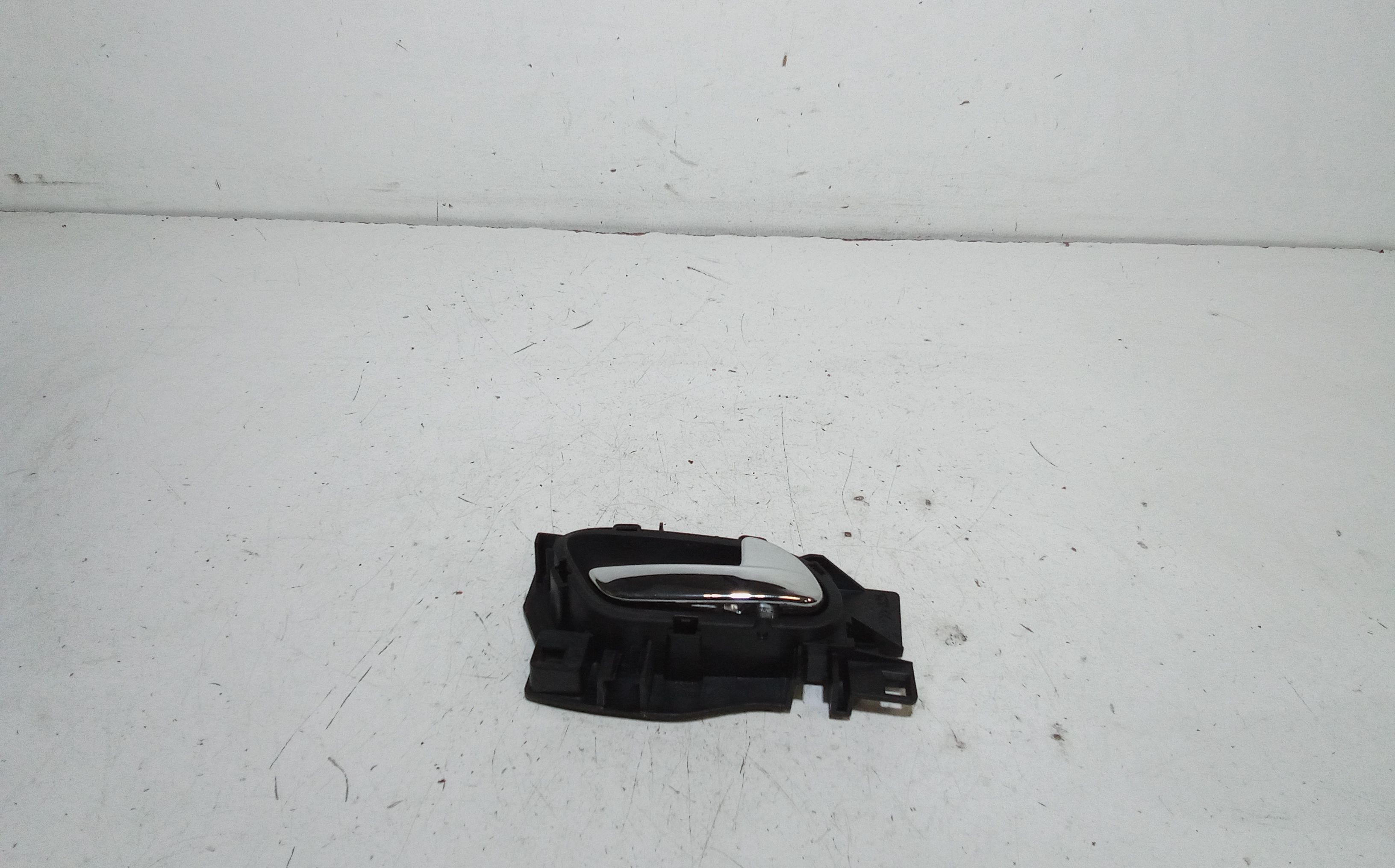 Maniglia Int. Apertura Porta Ant. Destro Usato