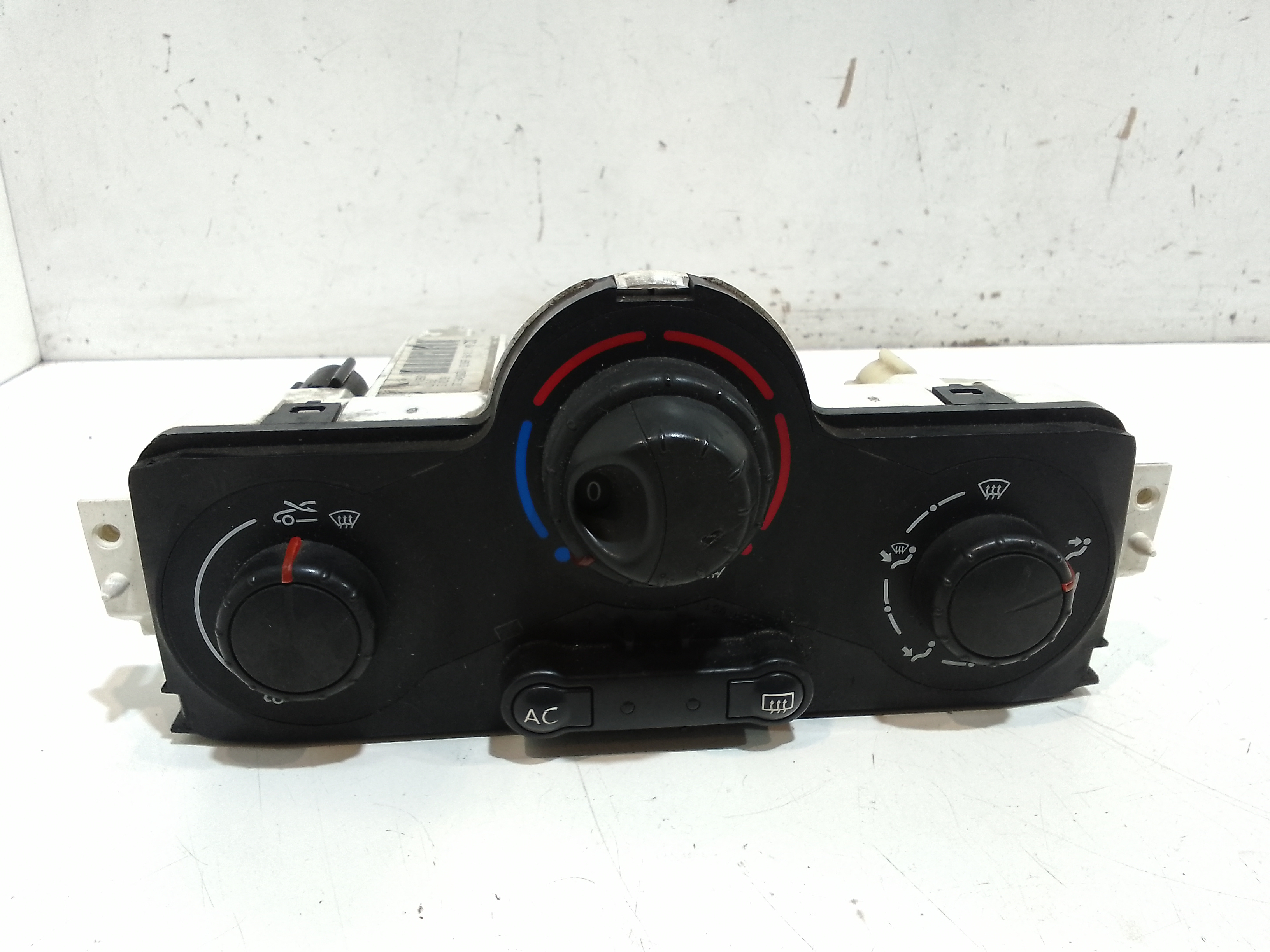 Blocco Comando Climatizzazione 7701064233 Usato