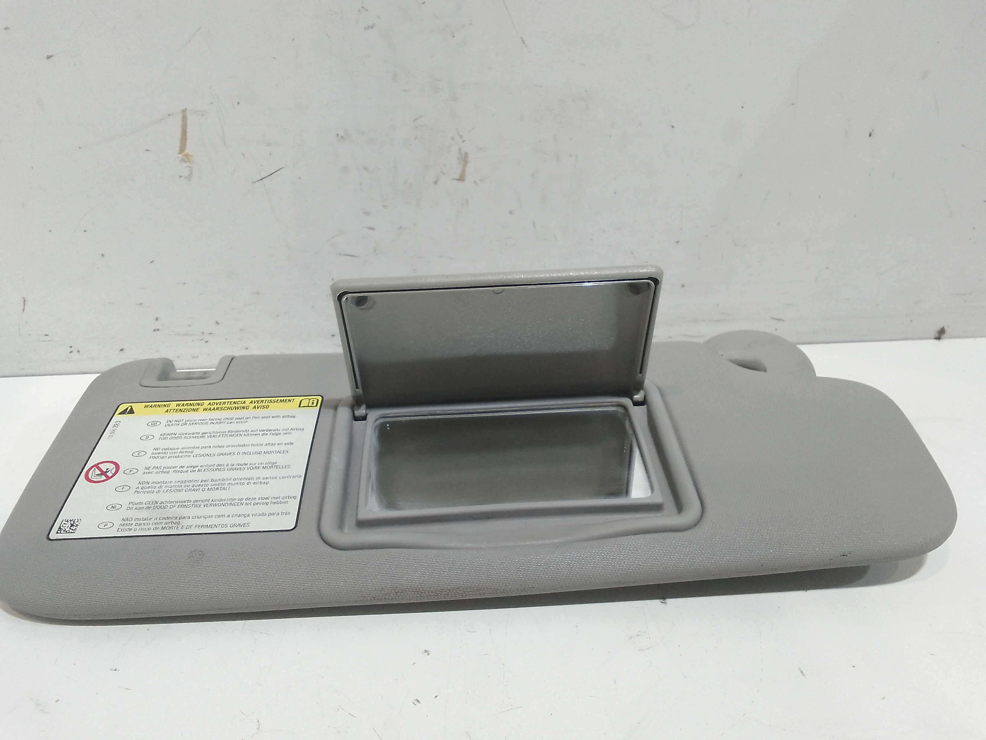 Aletta Parasole Parabrezza Destro 95034271 Usato