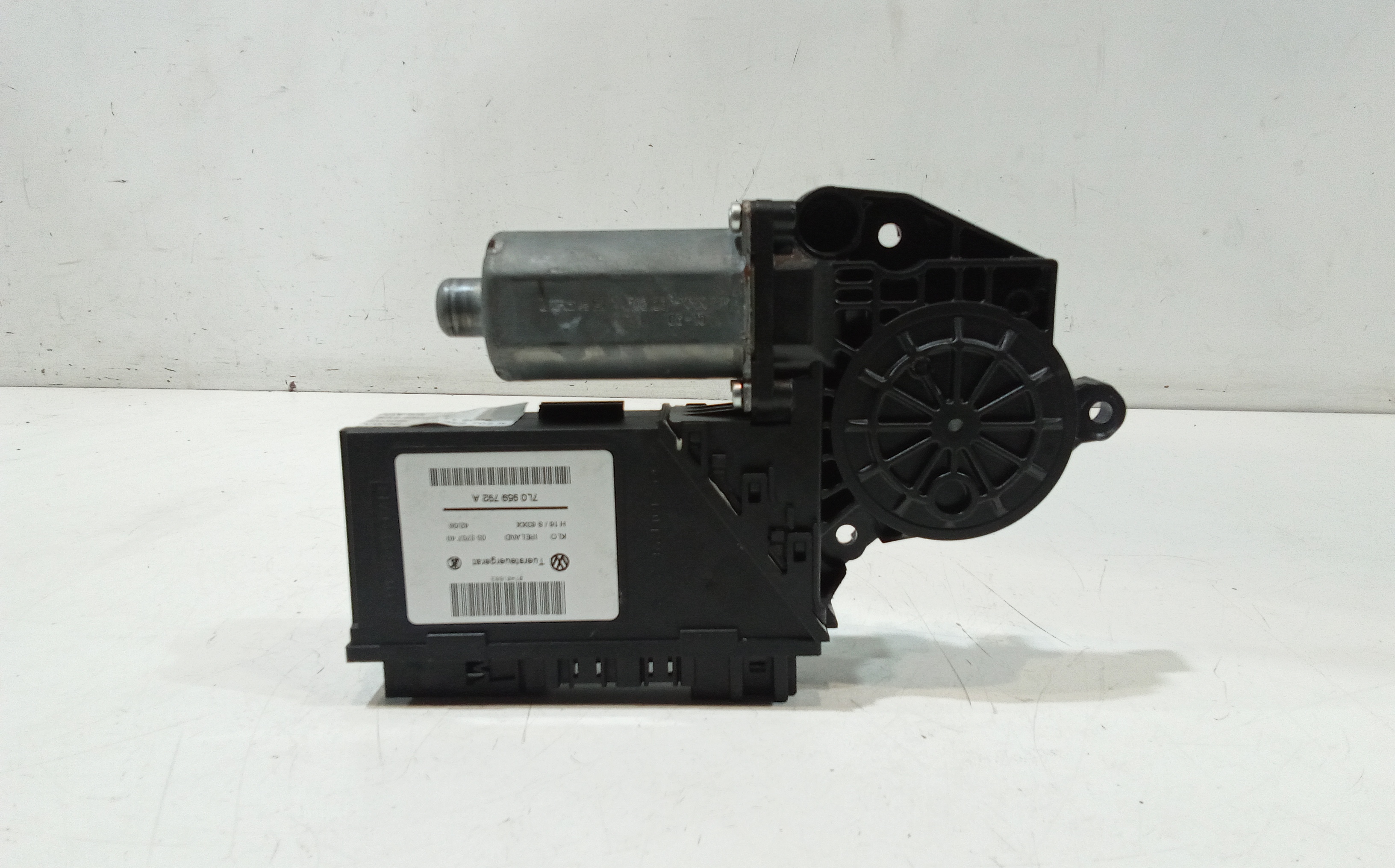 Motorino Alzacristallo Porta Ant. Destro 7L0959702MVIN Usato