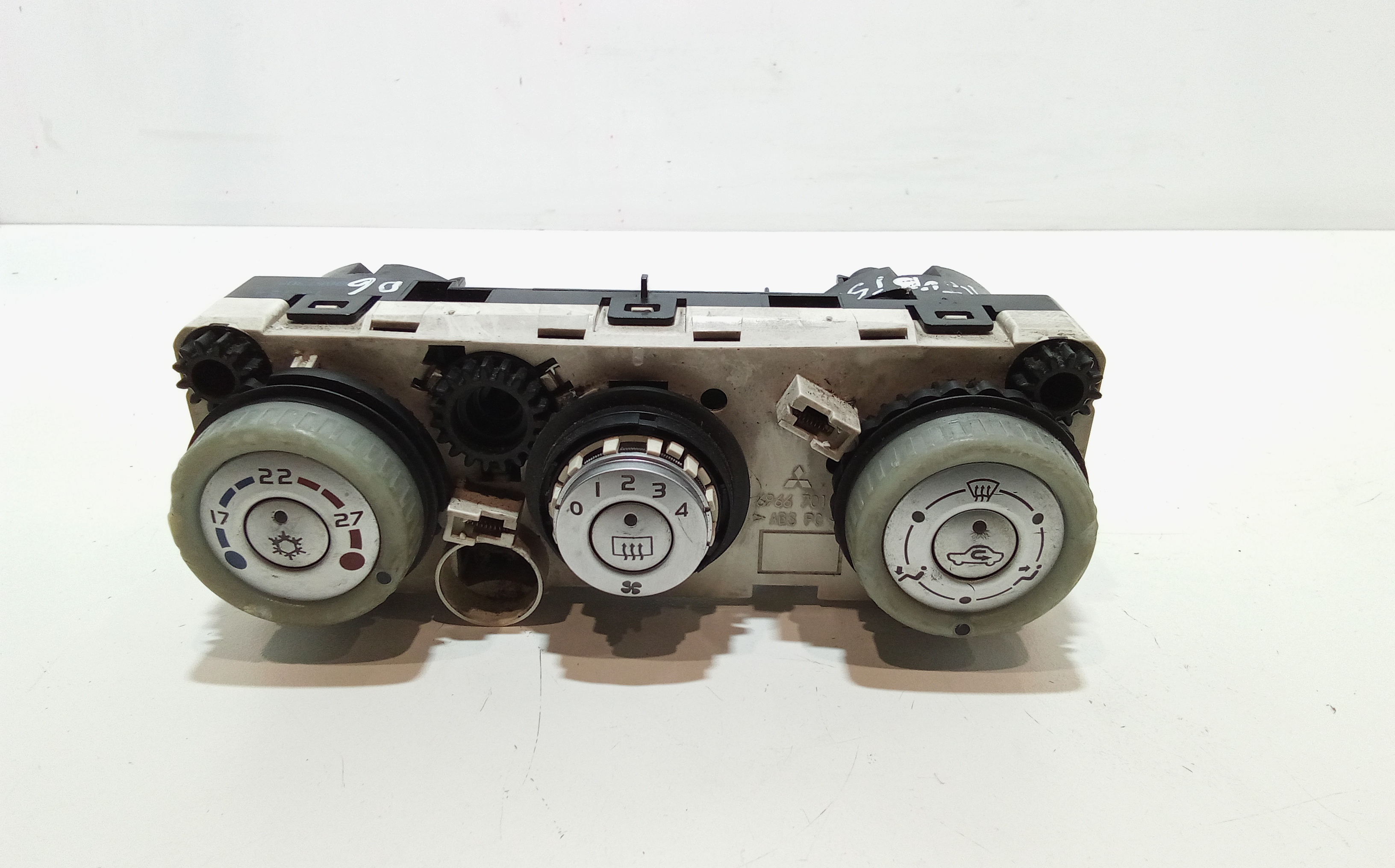 Blocco Comando Climatizzazione 7820A257 Usato