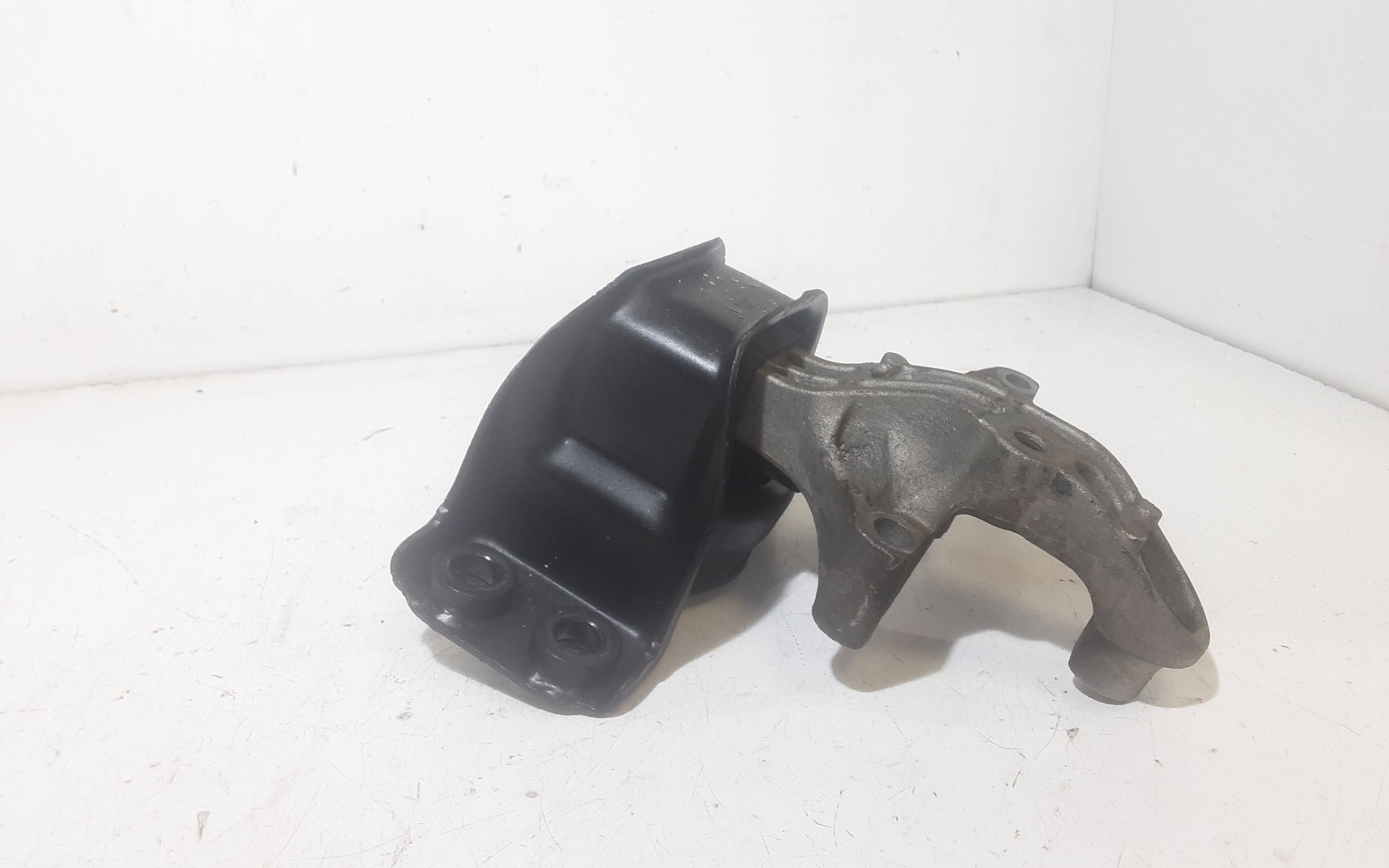 Piastra Alloggiamento Supporto Motore (Con Eventuale Bielletta O Tirante Associato) Usato