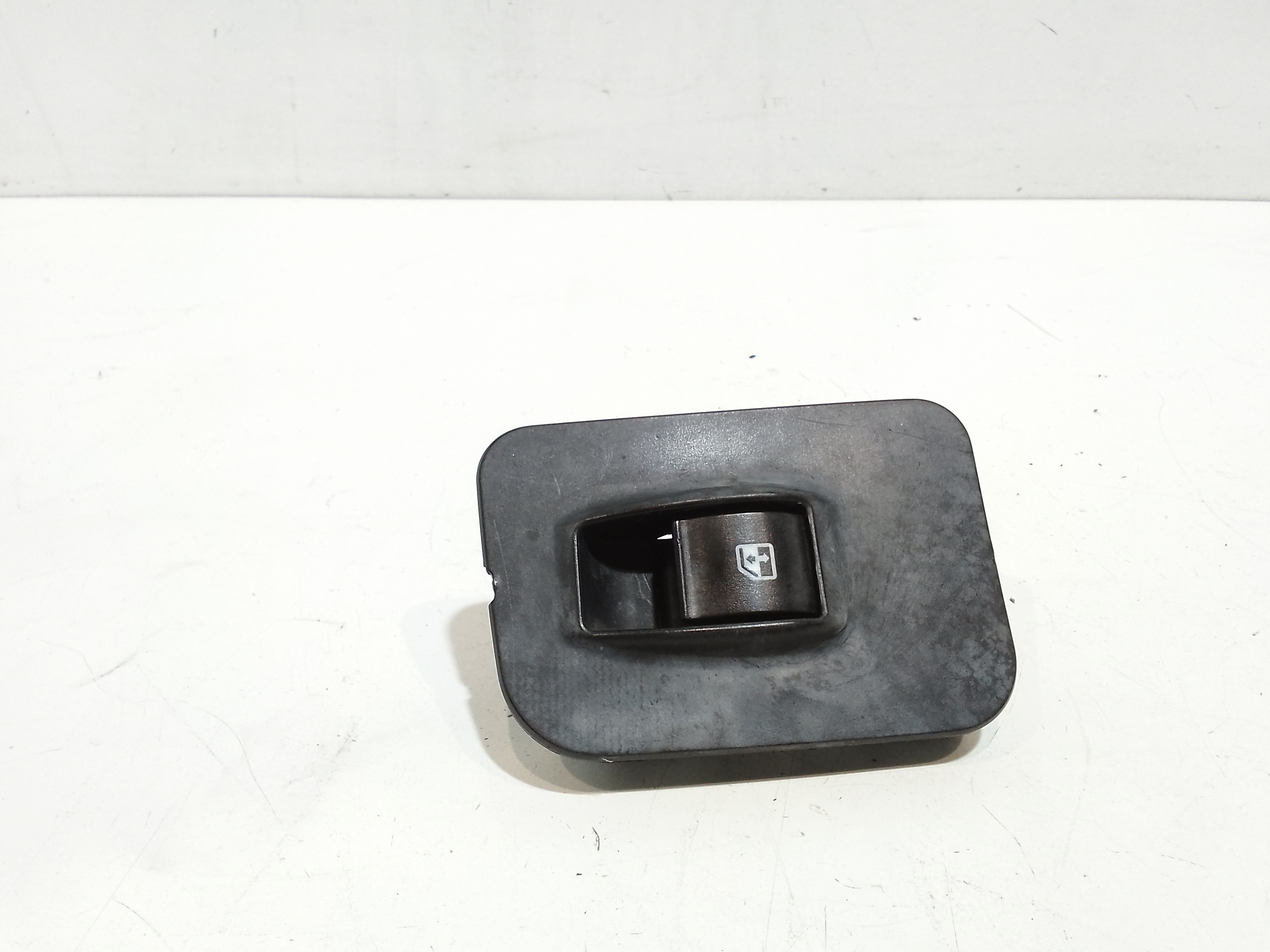 Interruttore Alzacristalli Porta Ant. Destro Usato