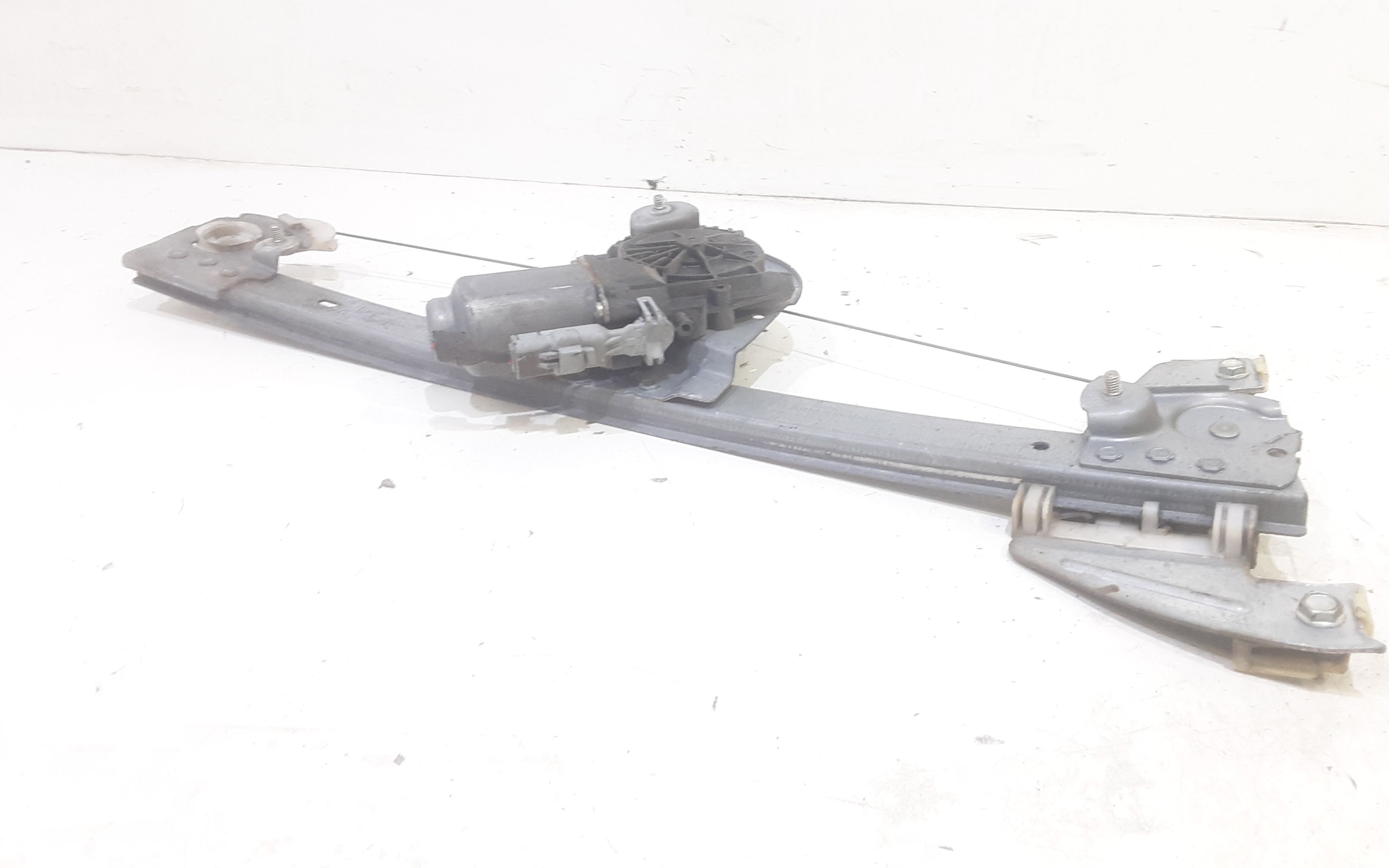 Alzacristallo Porta Ant. Destro 698100H010 Usato