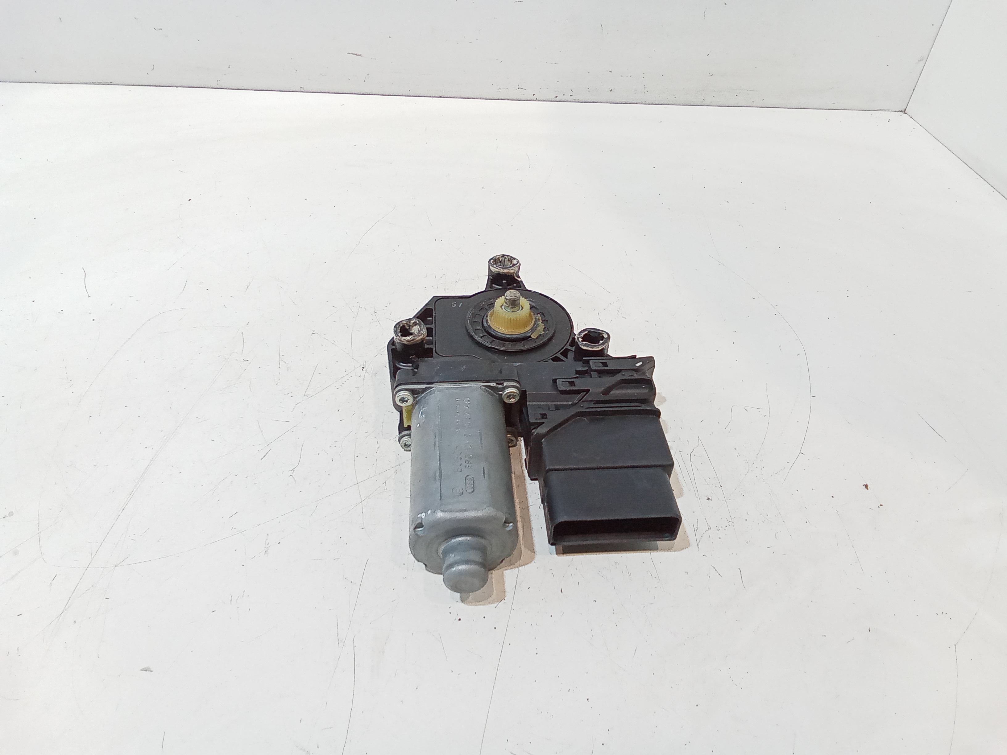 Motorino Alzacristallo Porta Post. Destro 5K0959704VW3 Usato