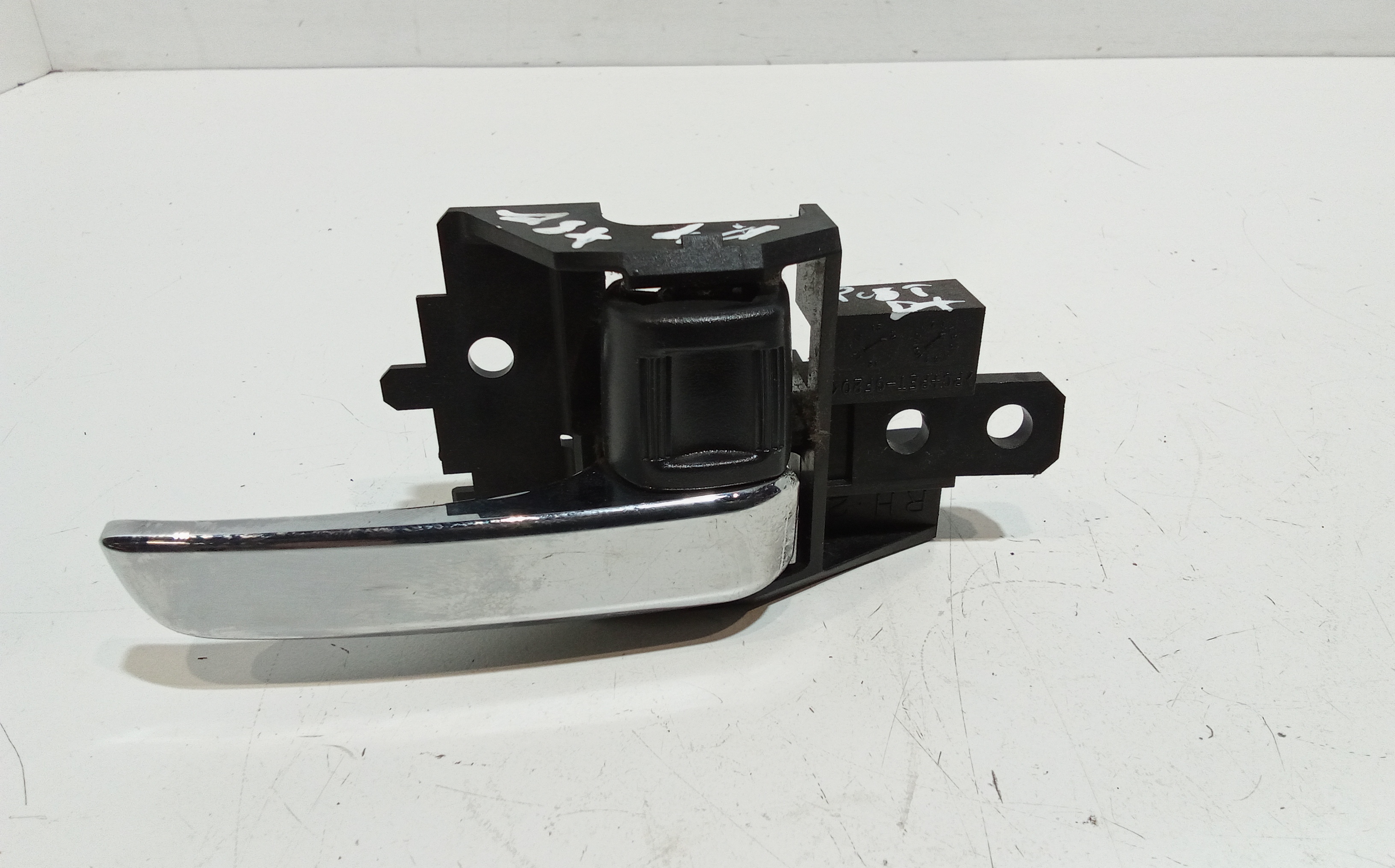 Maniglia Int. Apertura Porta Post. Destro 5716A480XB Usato