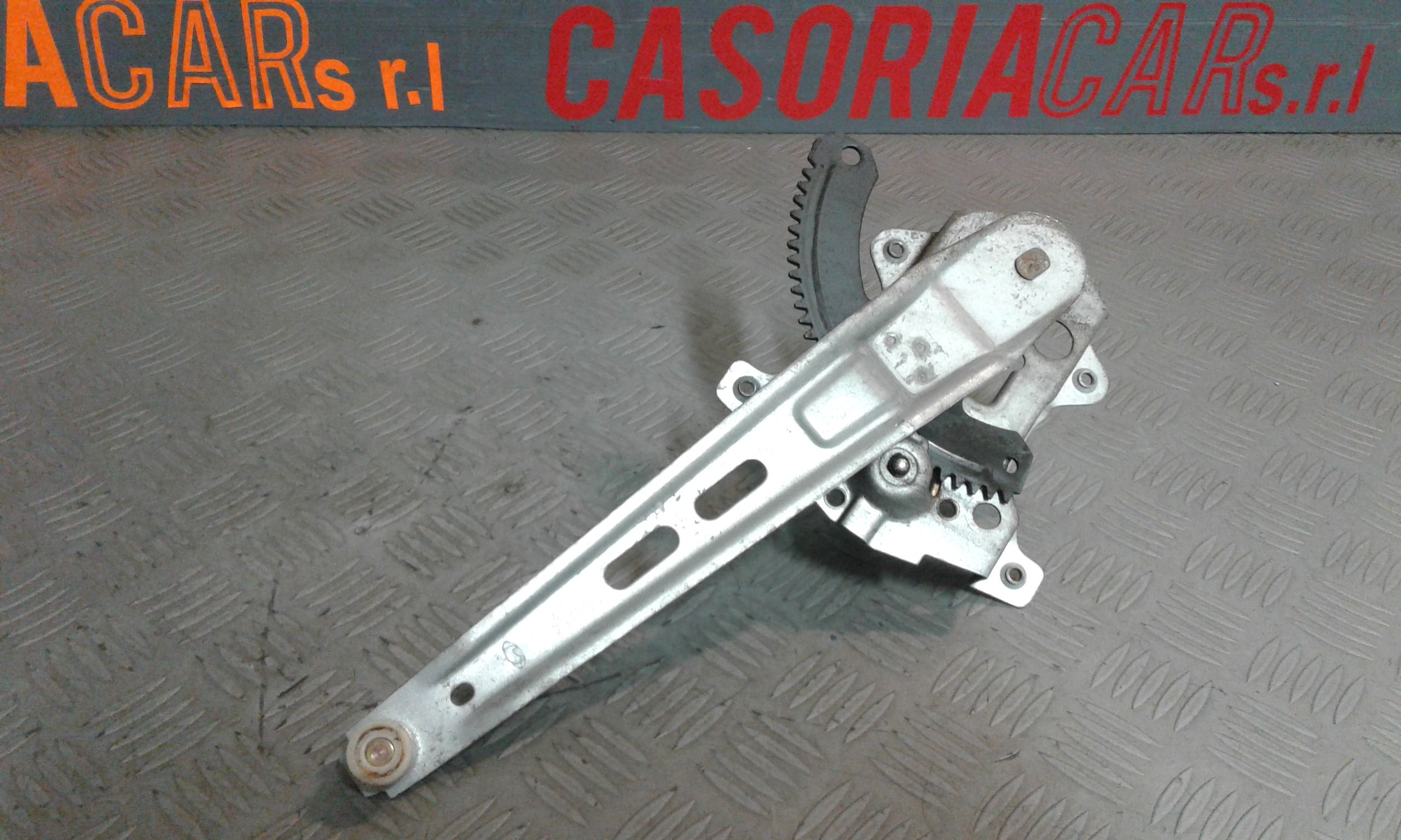 Alzacristallo Porta Post. Destro 834021C000 Usato