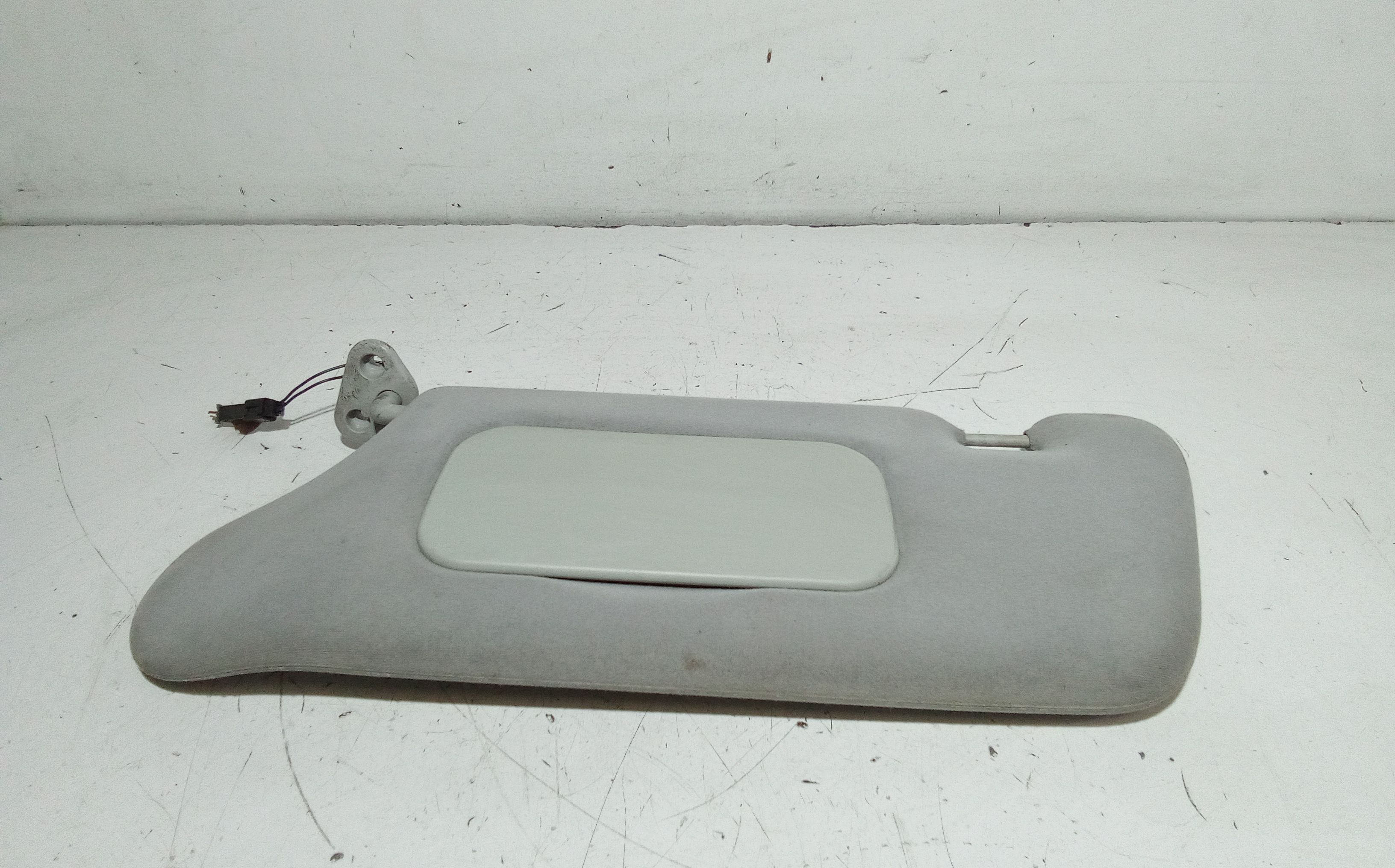 Aletta Parasole Parabrezza Sinistro A16381001107D68 Usato