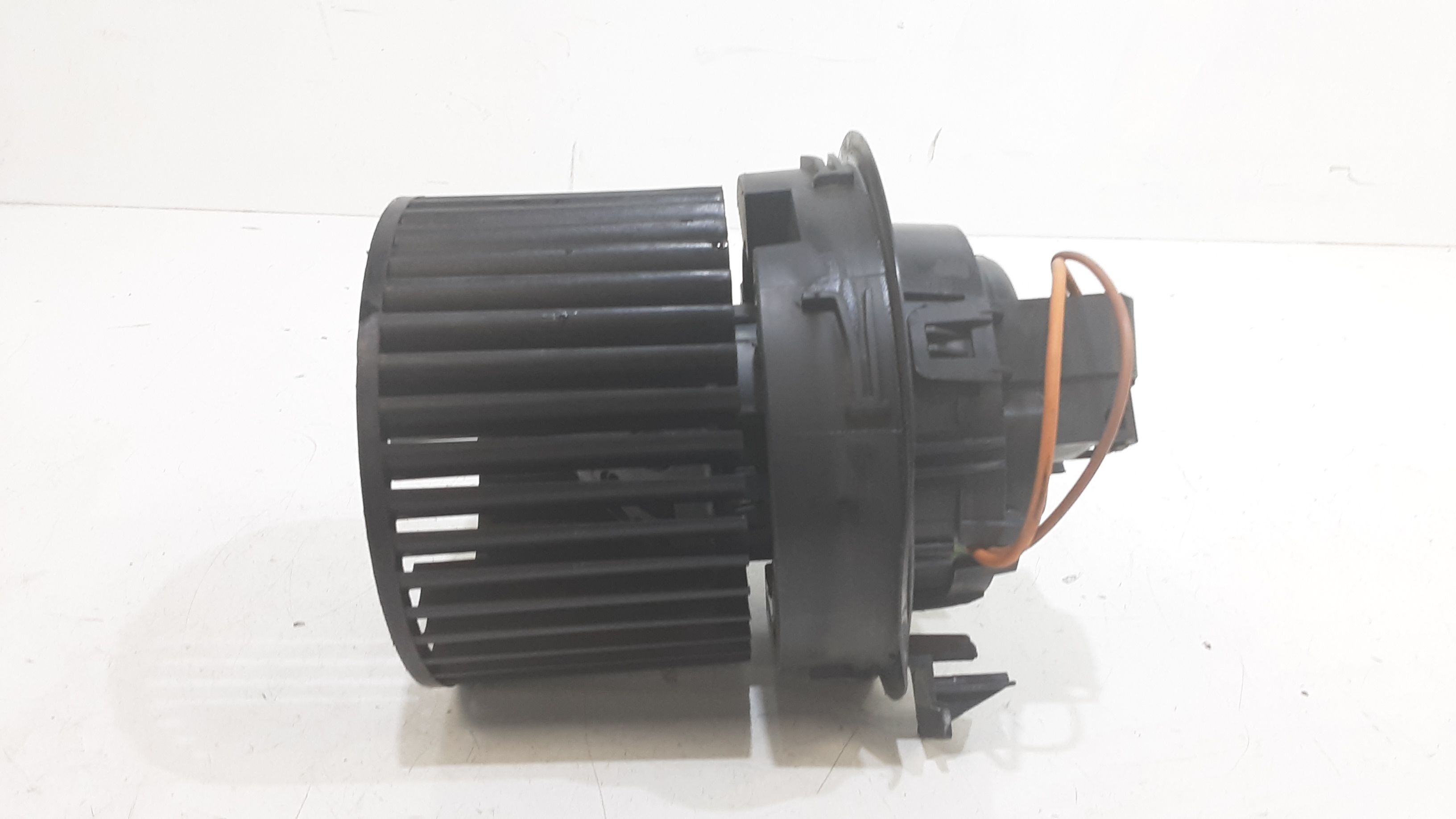 Motorino Ventilazione Abitacolo 272101005R Usato
