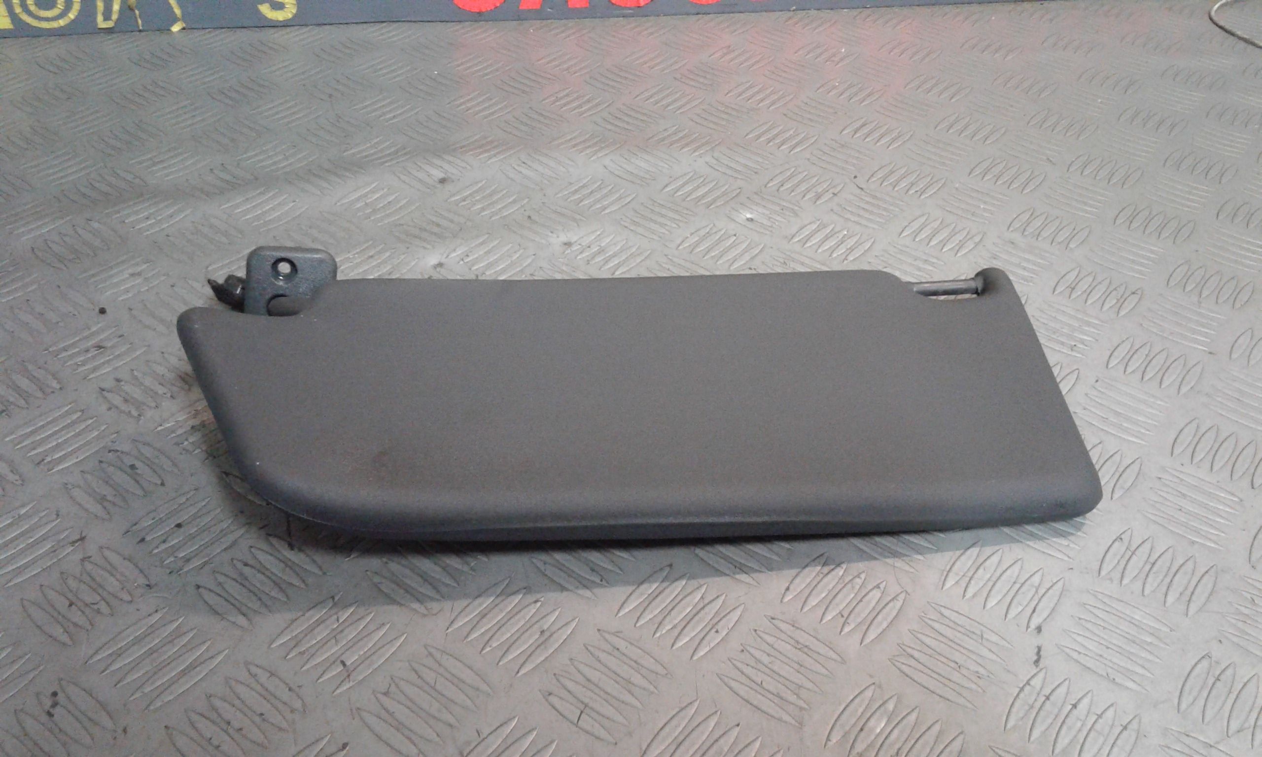 Aletta Parasole Parabrezza Destro 13113045 Usato