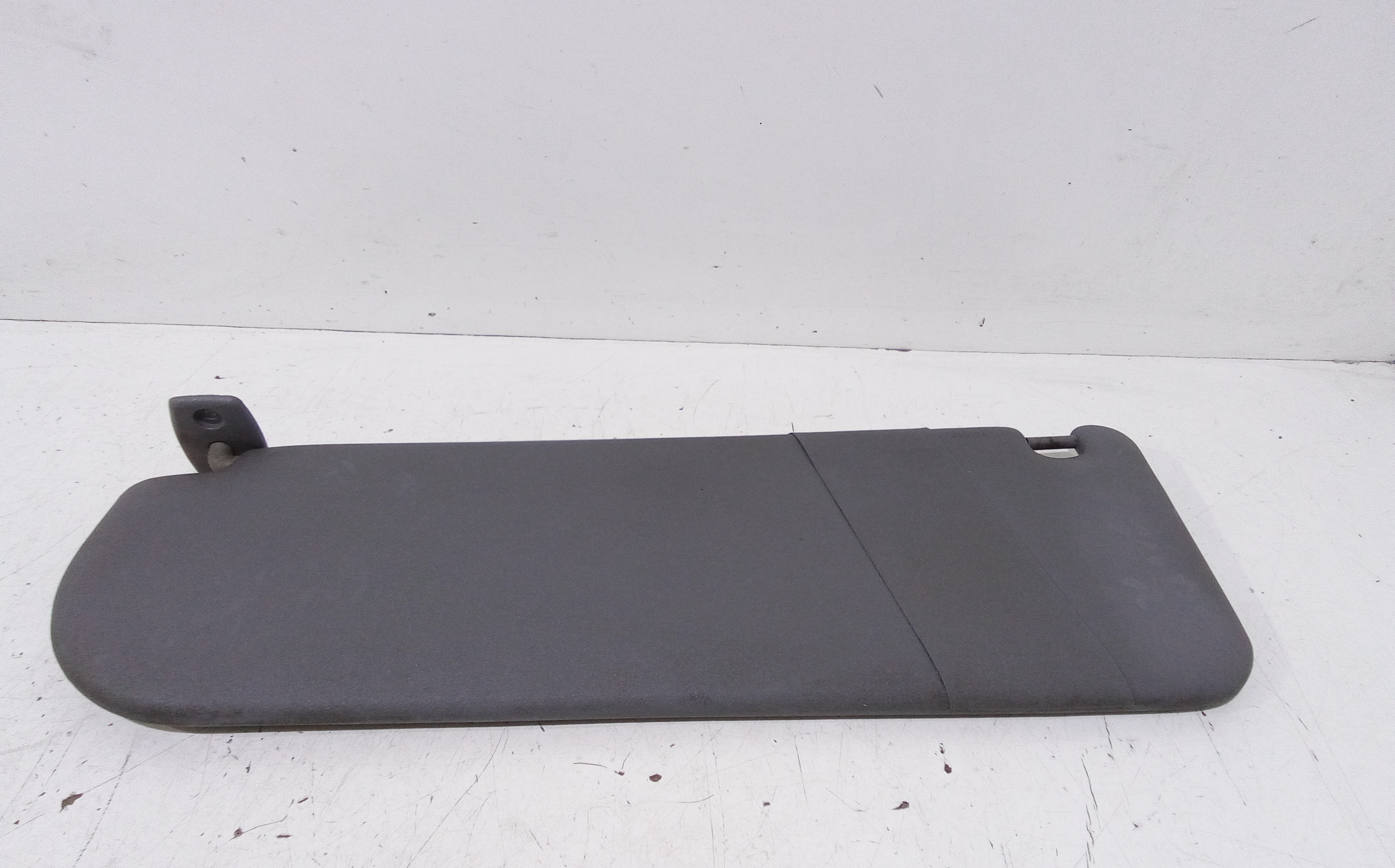 Aletta Parasole Parabrezza Sinistro 9467004877 Usato