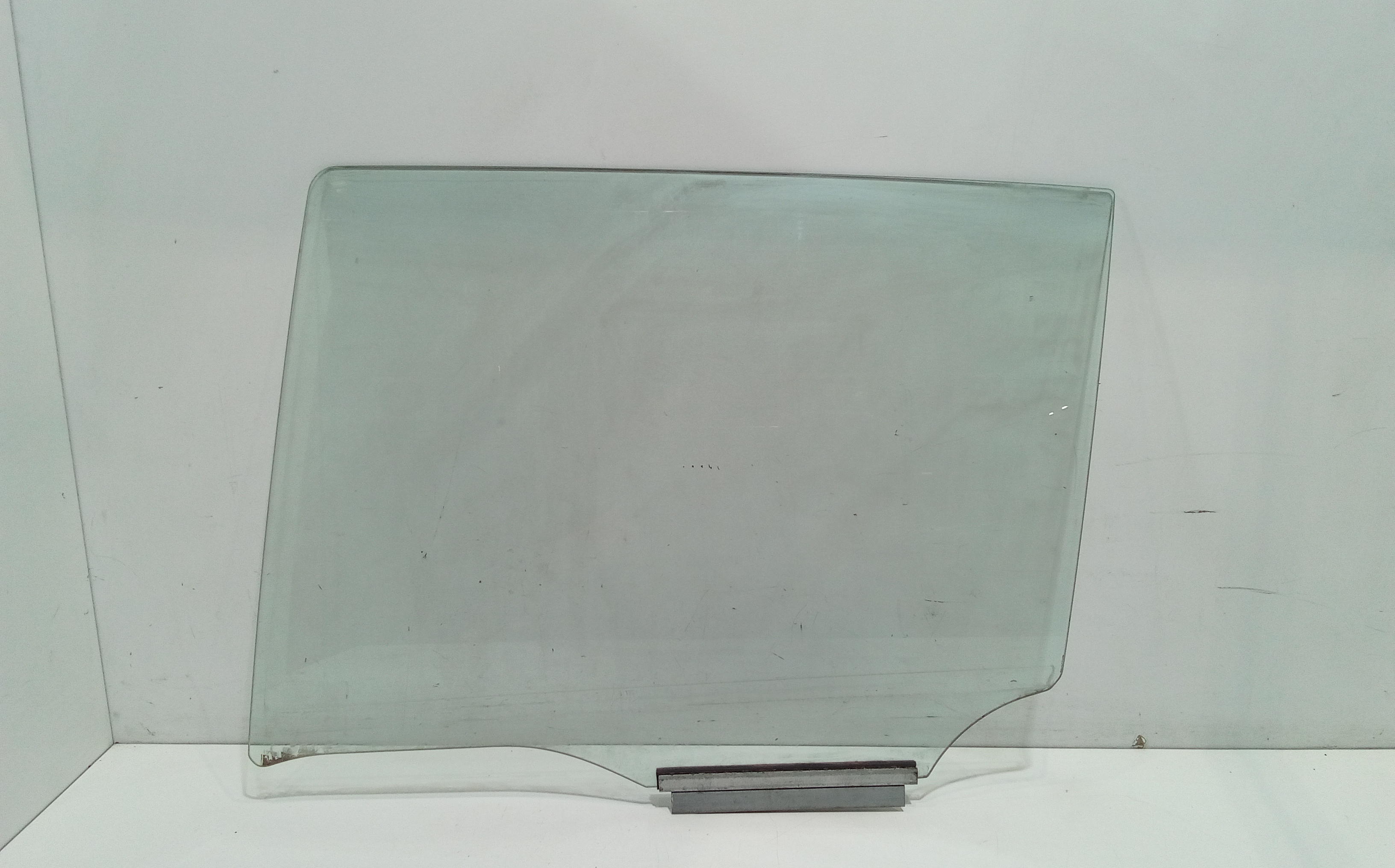 Scendente Porta Post. Sinistro 68114B1010 Usato