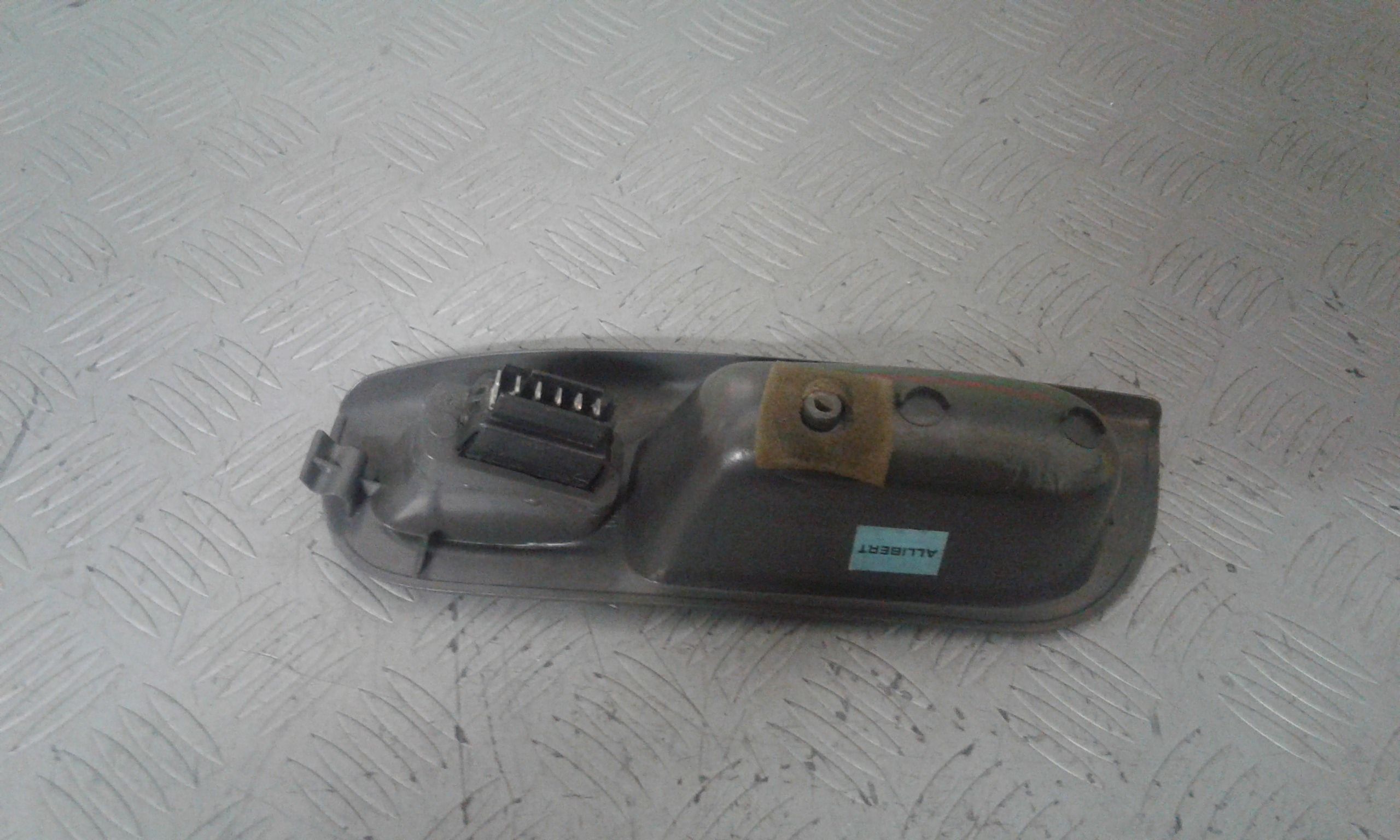 Interruttore Alzacristalli Porta Ant. Destro 7700432963 Usato