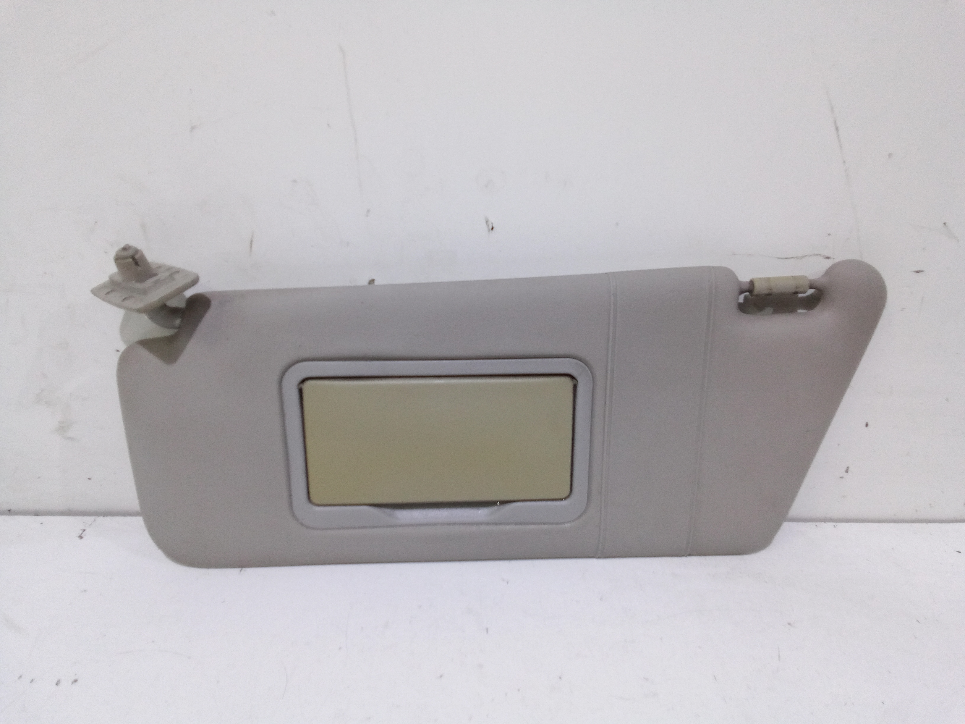 Aletta Parasole Parabrezza Sinistro A16981001107H48 Usato