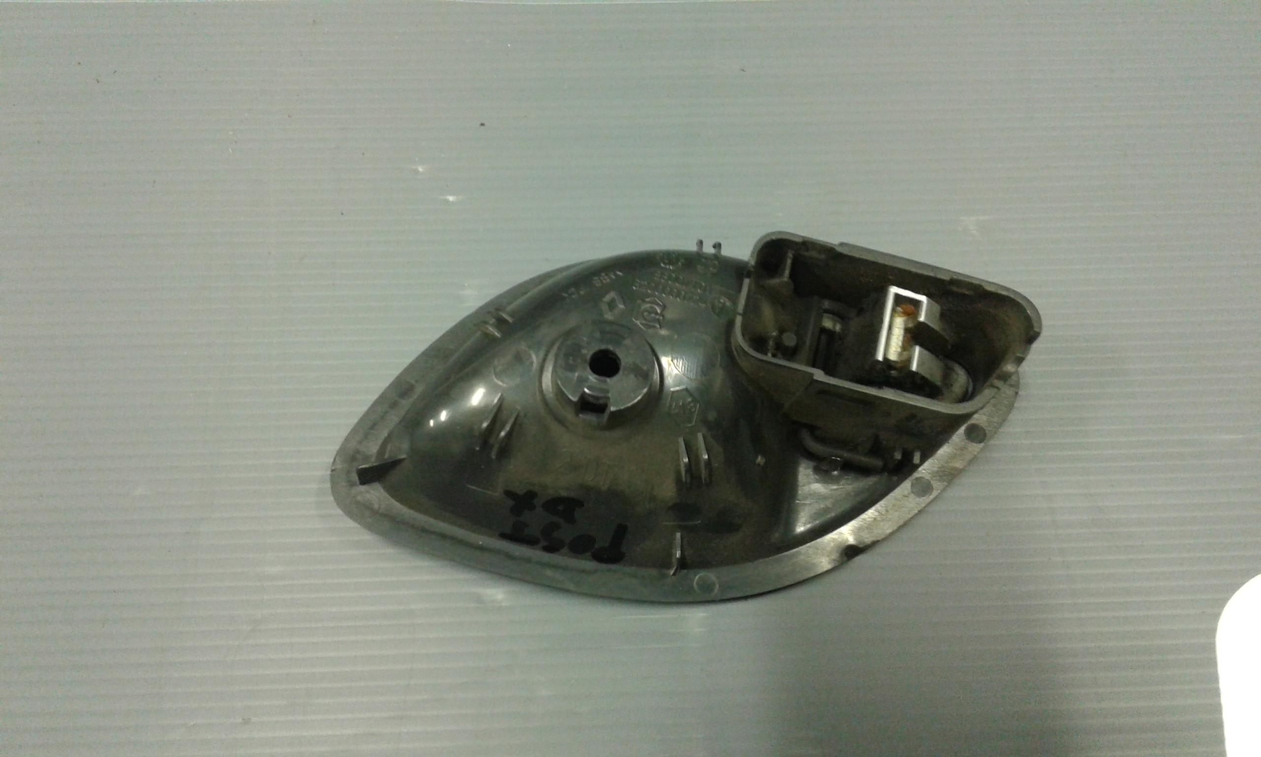 Maniglia Int. Apertura Porta Post. Destro 8200000724 Usato