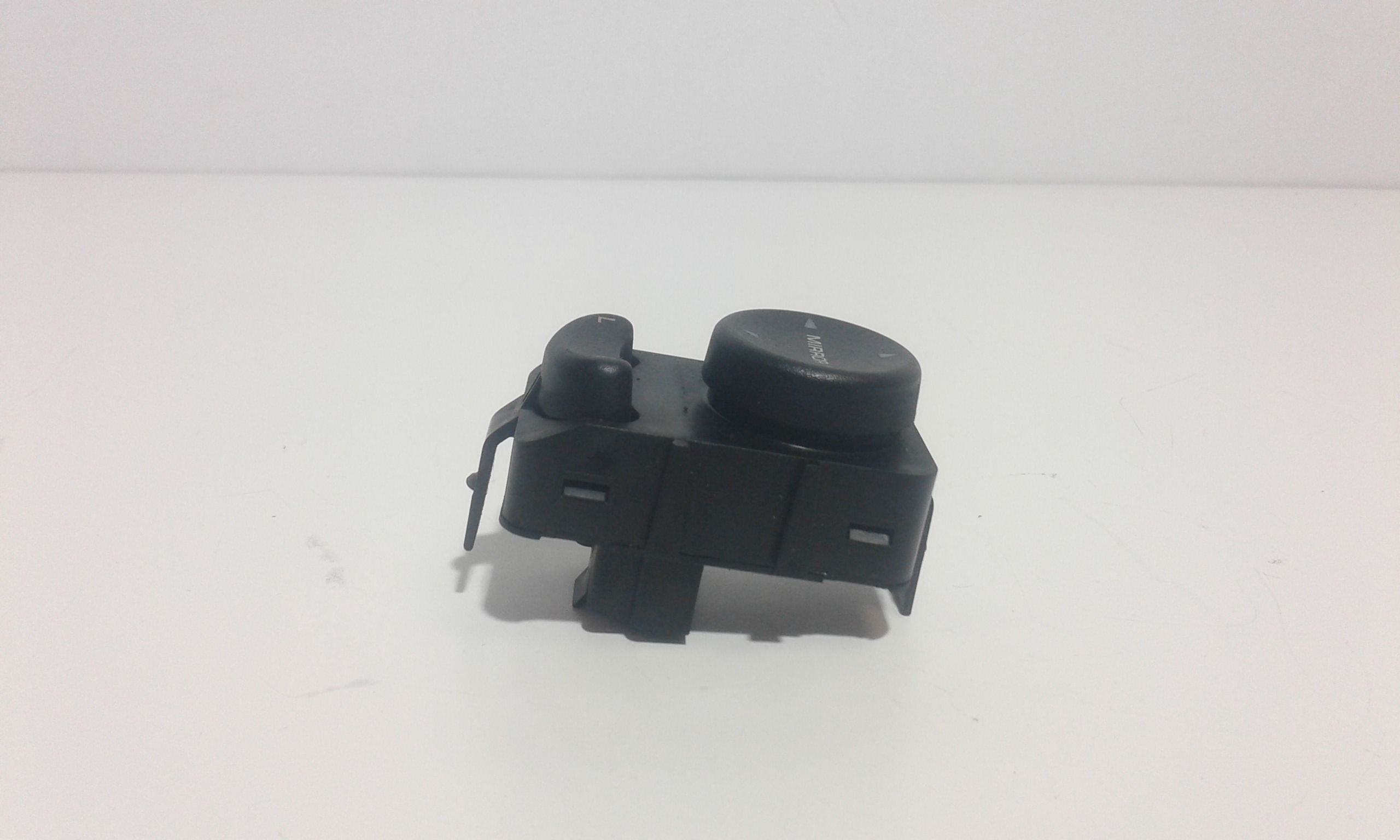 Interruttore Regolazione Retrovisore Est. K04685317AF Usato